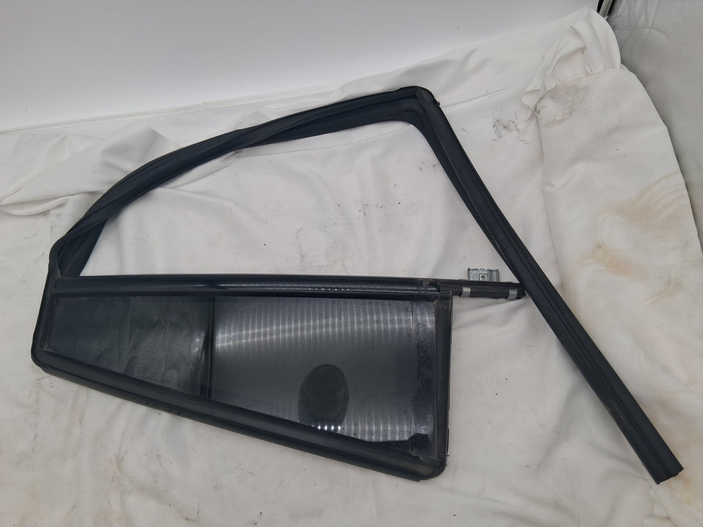 OEM# 43R-000074 DV12471YPY 2019 Chevy Tahoe Premier Vent Glass Fit