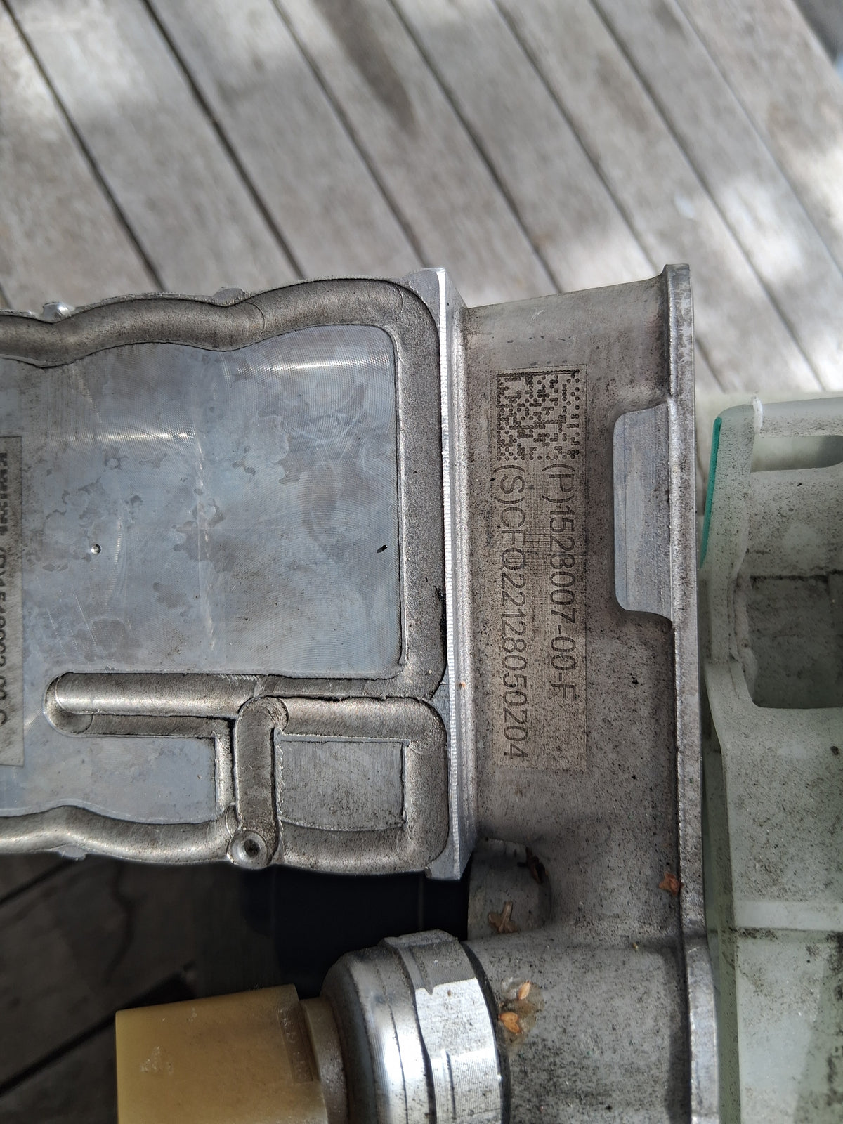 OEM 1523007-00-F 2022 Tesla Model Y Coolant Bottle Pump Supermanifold Octovalve