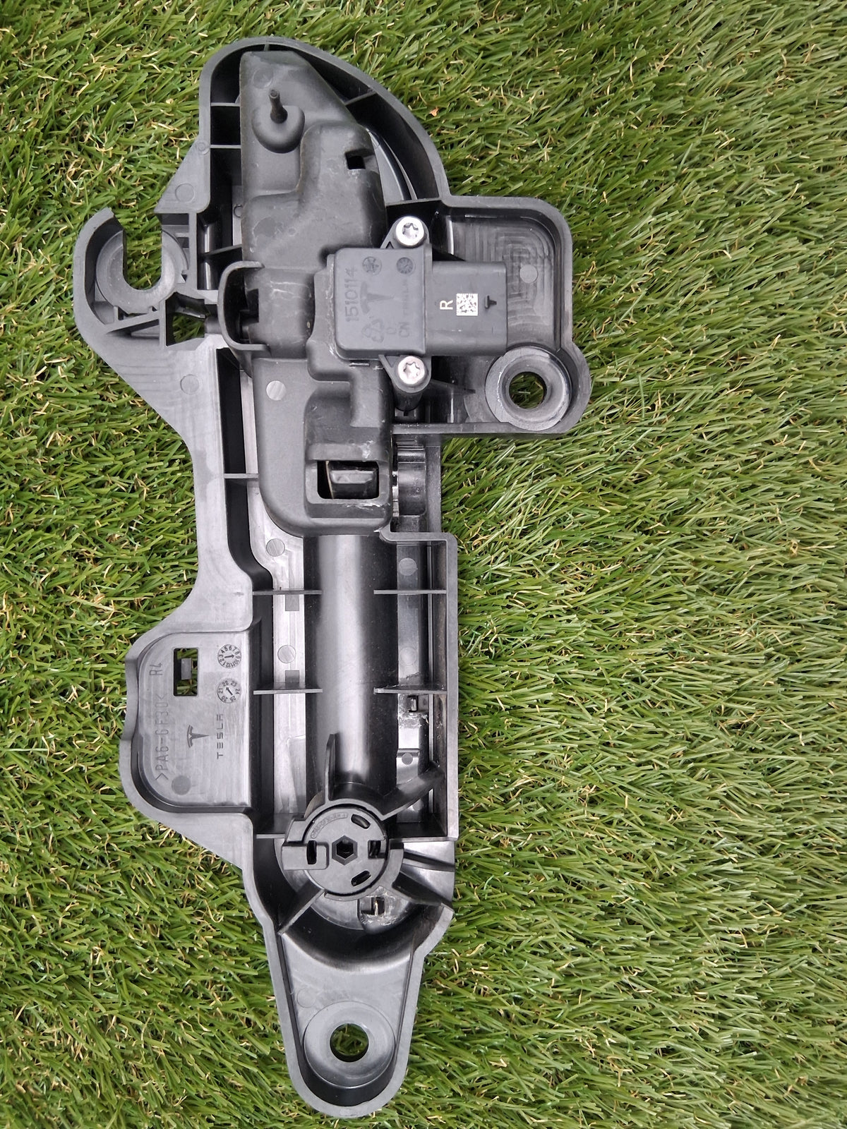 OEM 1528115-00-D 2022 Tesla Model Y Right Door Handle