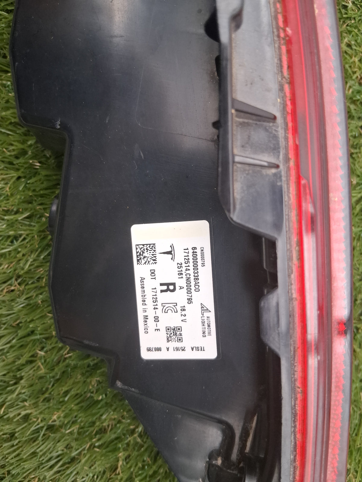 OEM 1712514-00-E 2022 Tesla Model Y Rear Bumper Right Light