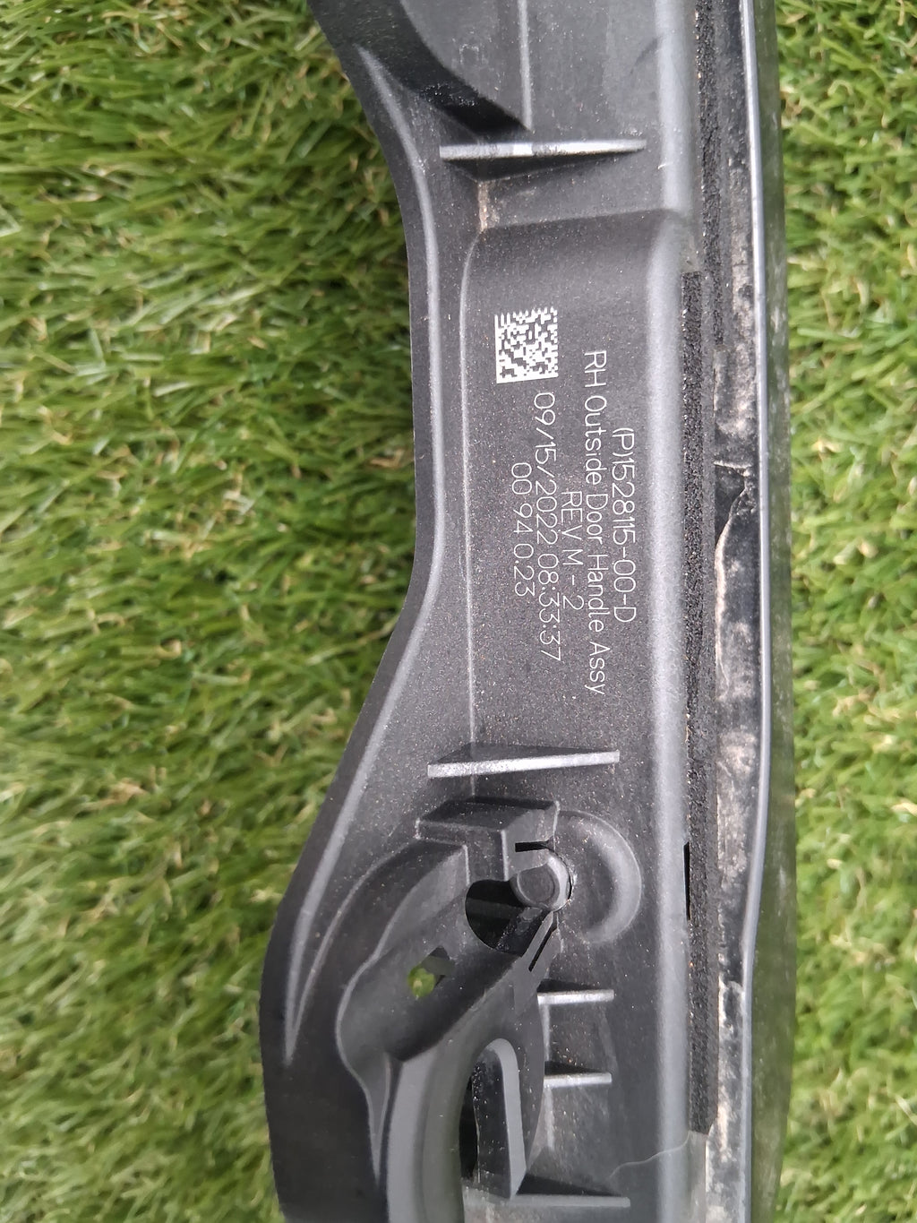 OEM 1528115-00-D 2022 Tesla Model Y Door Handle Rear Right