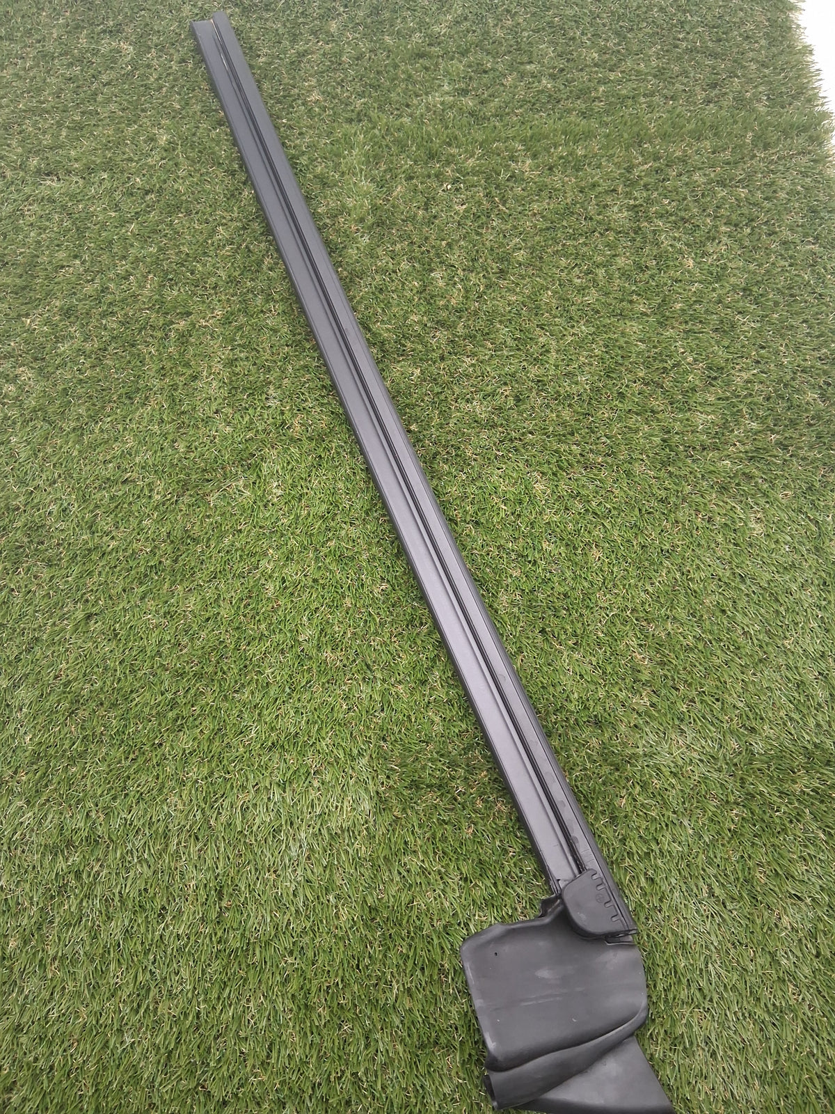 OEM 1500063-00-D 2022 Tesla Model Y Right Door Window Inner Seal Weatherstrip