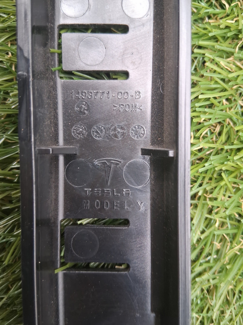 OEM 1493771-00-B 2022 Tesla Model Y Right Fender Bumper Bracket