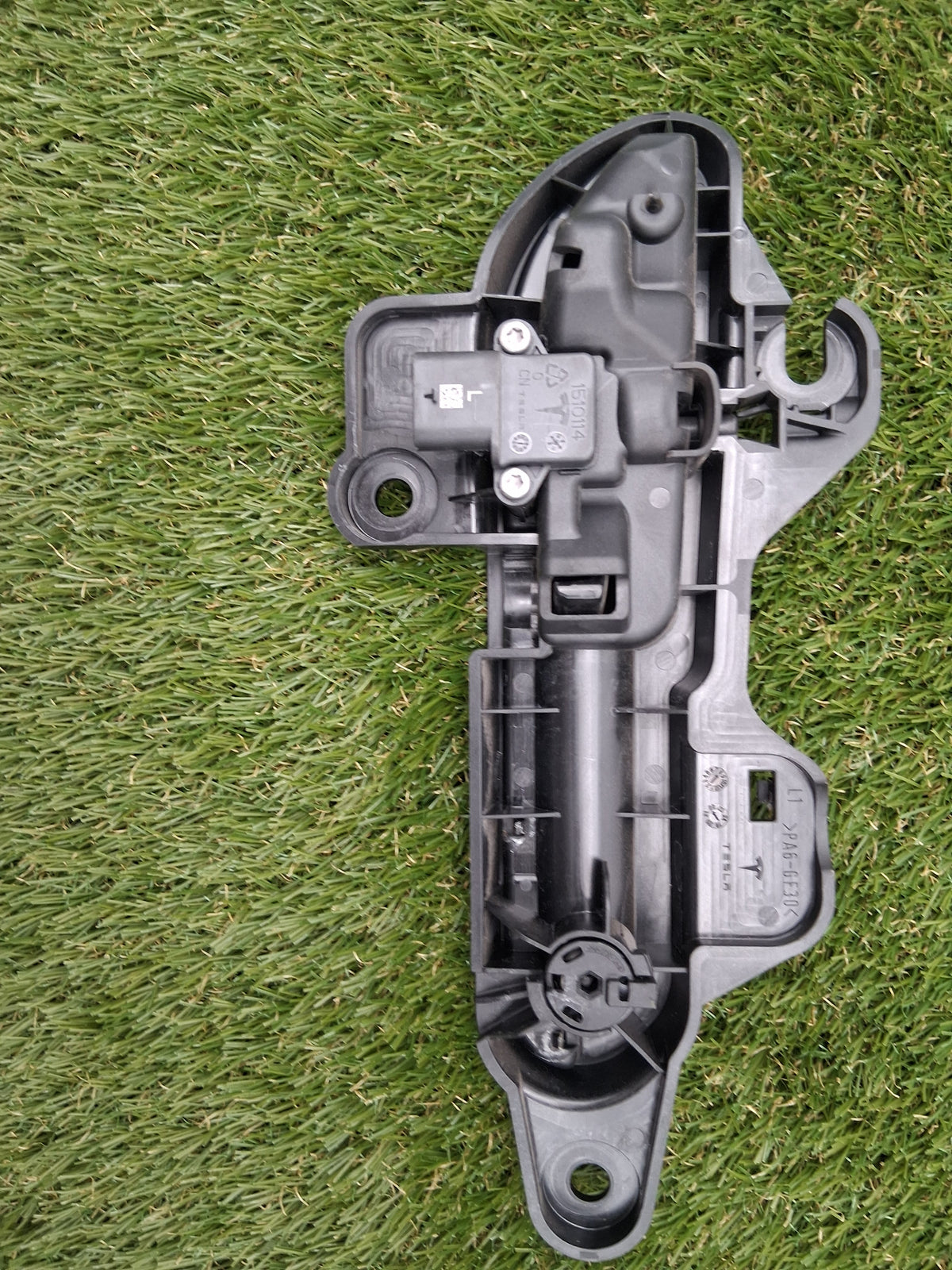 OEM 1528114-00-D 2022 Tesla Model Y Left Door Handle