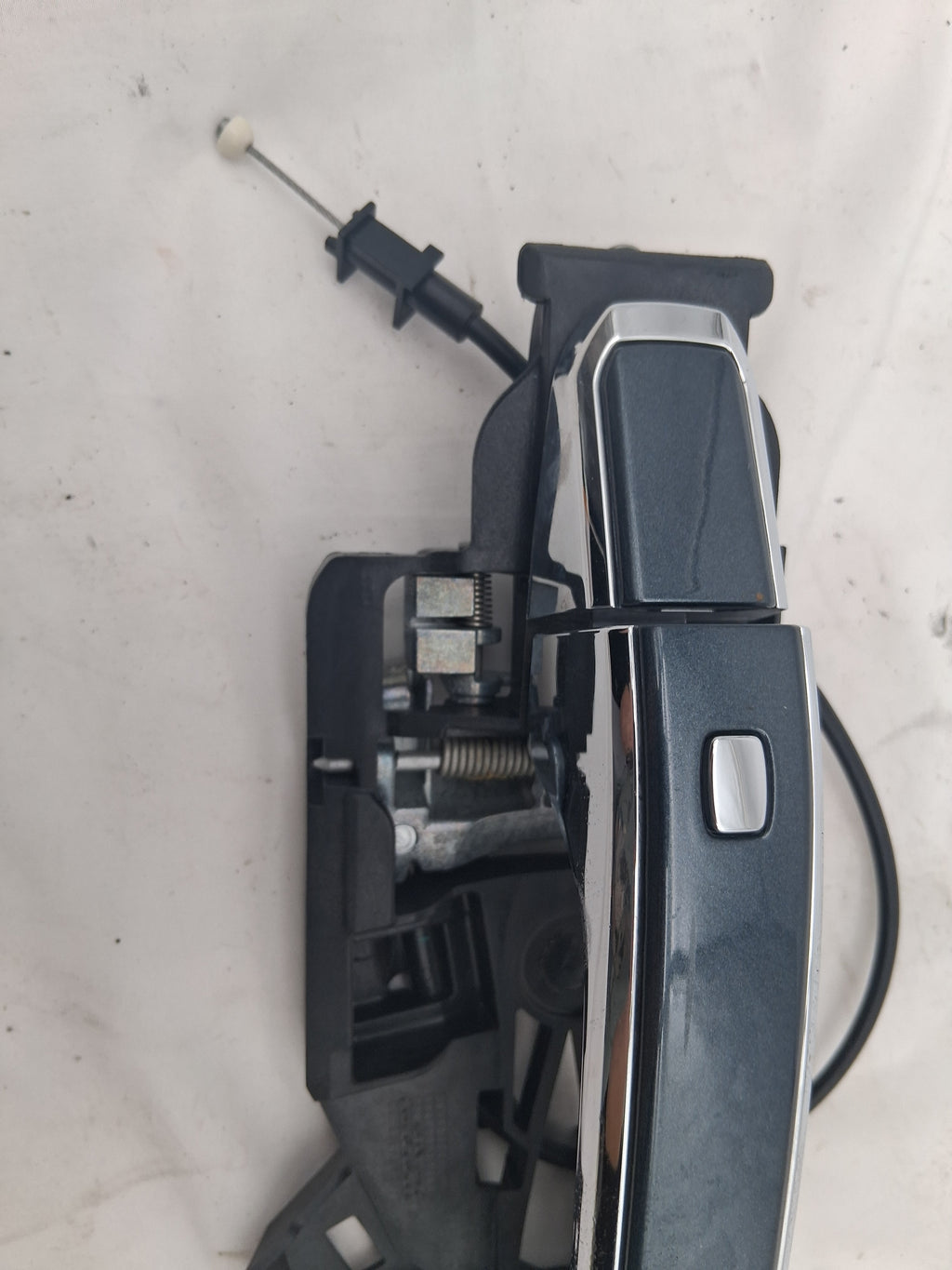 OEM 2019 Chevy Tahoe Premier Exterior Door Handle Bracket
