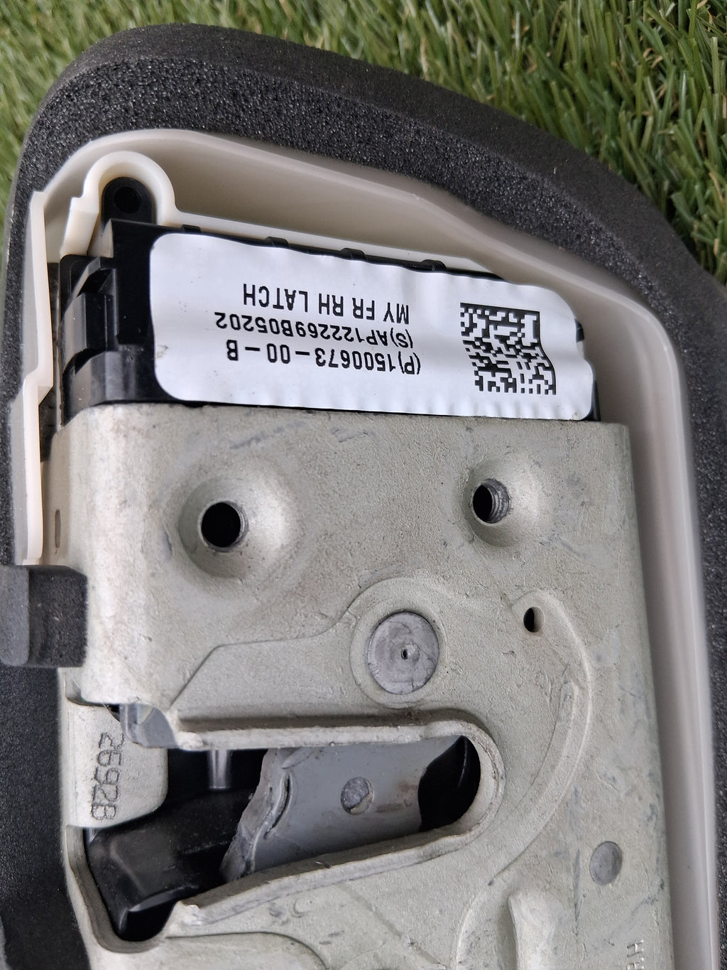 OEM 1500673-00-B 2022 Tesla Model Y Right Door Lock Actuator