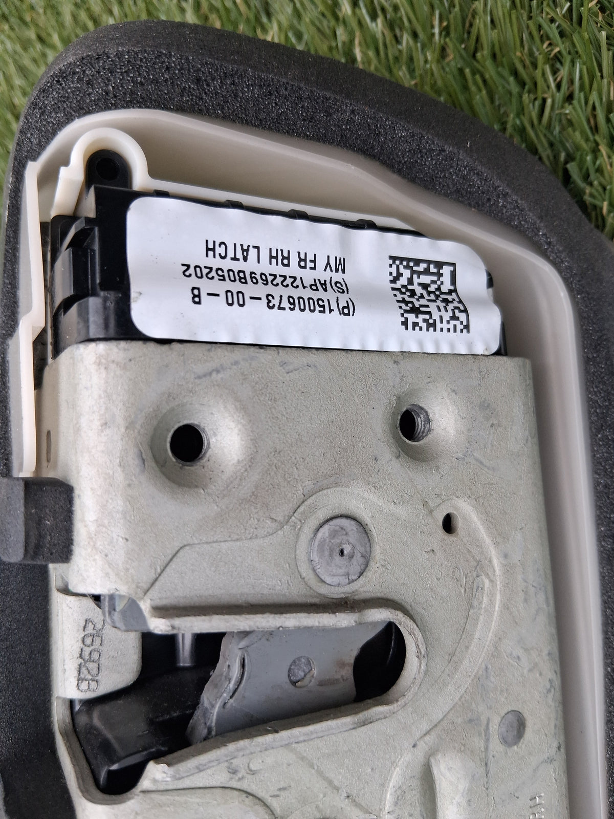 OEM 1500673-00-B 2022 Tesla Model Y Right Door Lock Actuator
