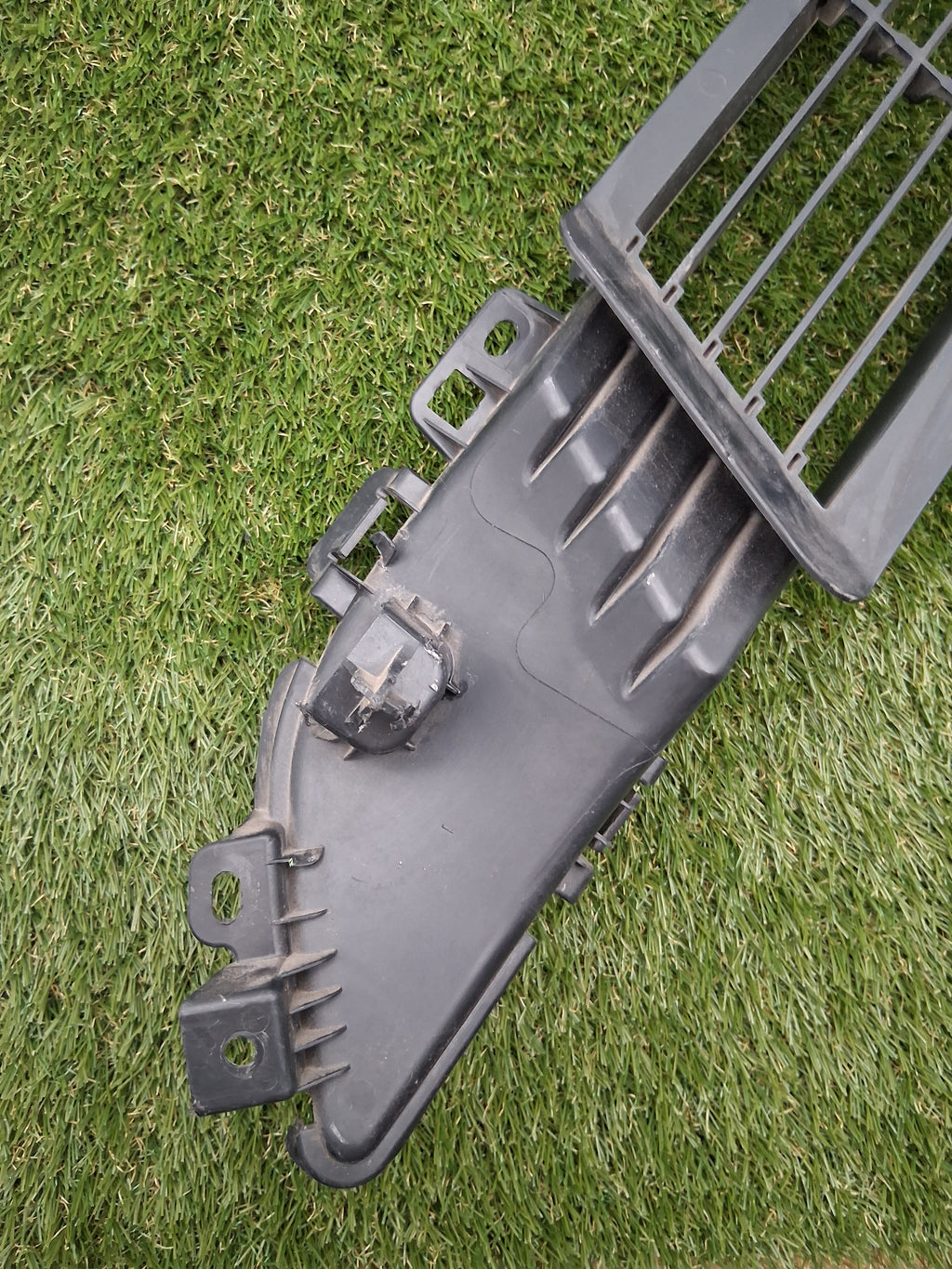 OEM 1537264-00-B 2022 Tesla Model Y Front Bumper Lower Grille