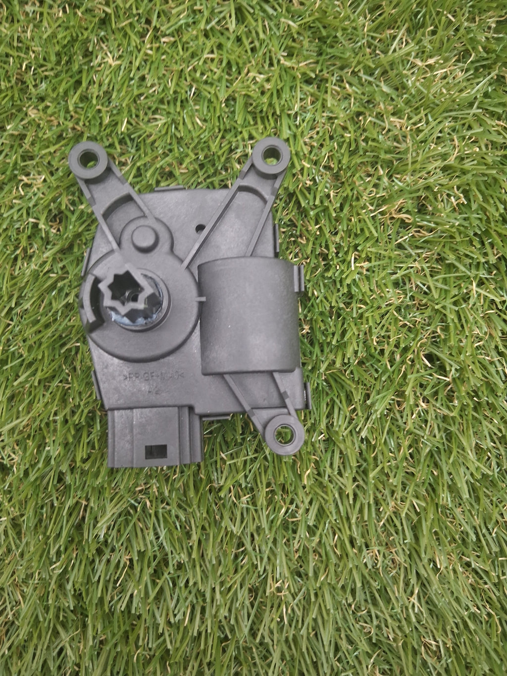 OEM 1500623-00-A 2022 Tesla Model Y Center Air Flap Motor Center Actuator