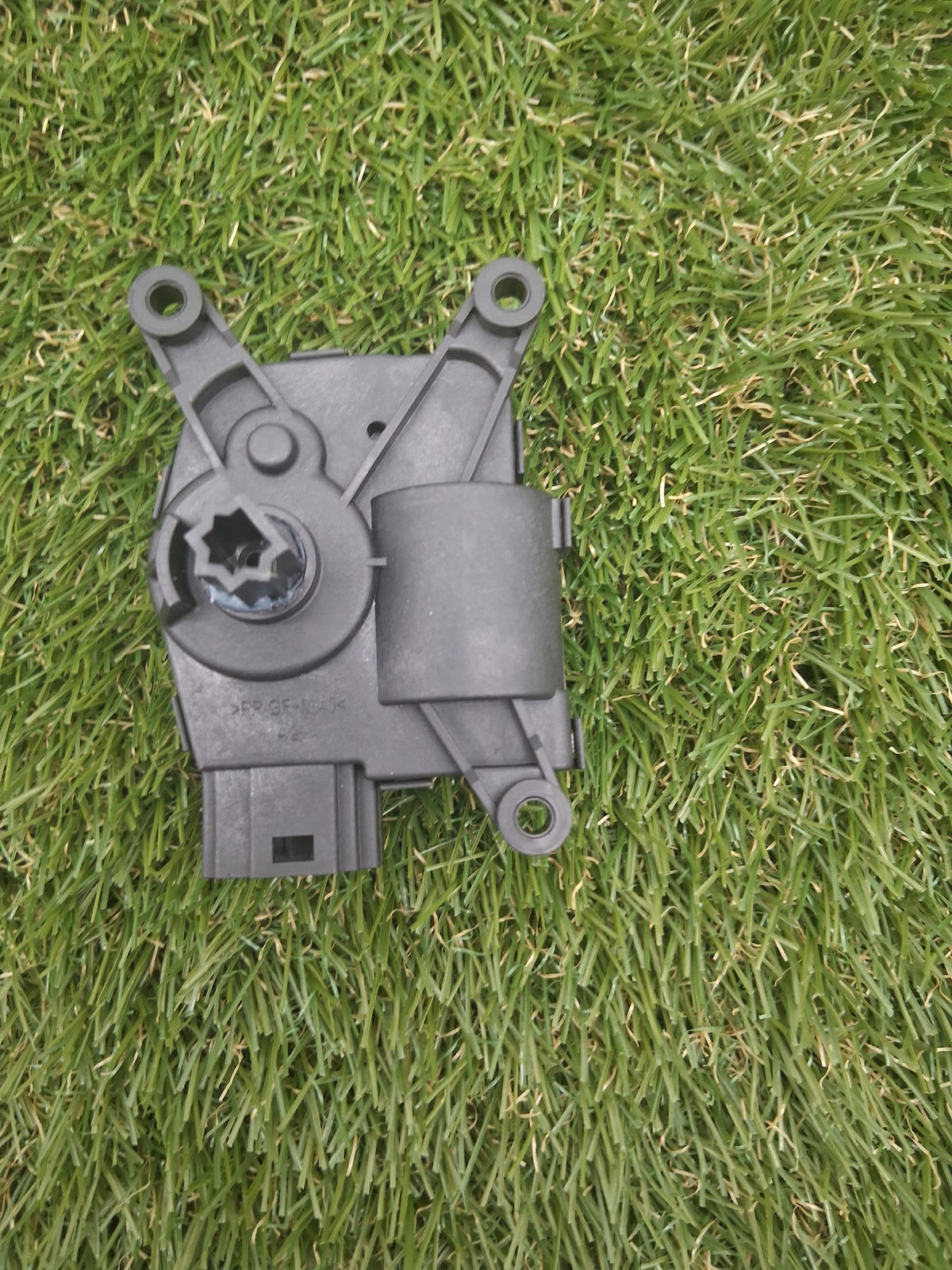 OEM 1500623-00-A 2022 Tesla Model Y Center Air Flap Motor Center Actuator