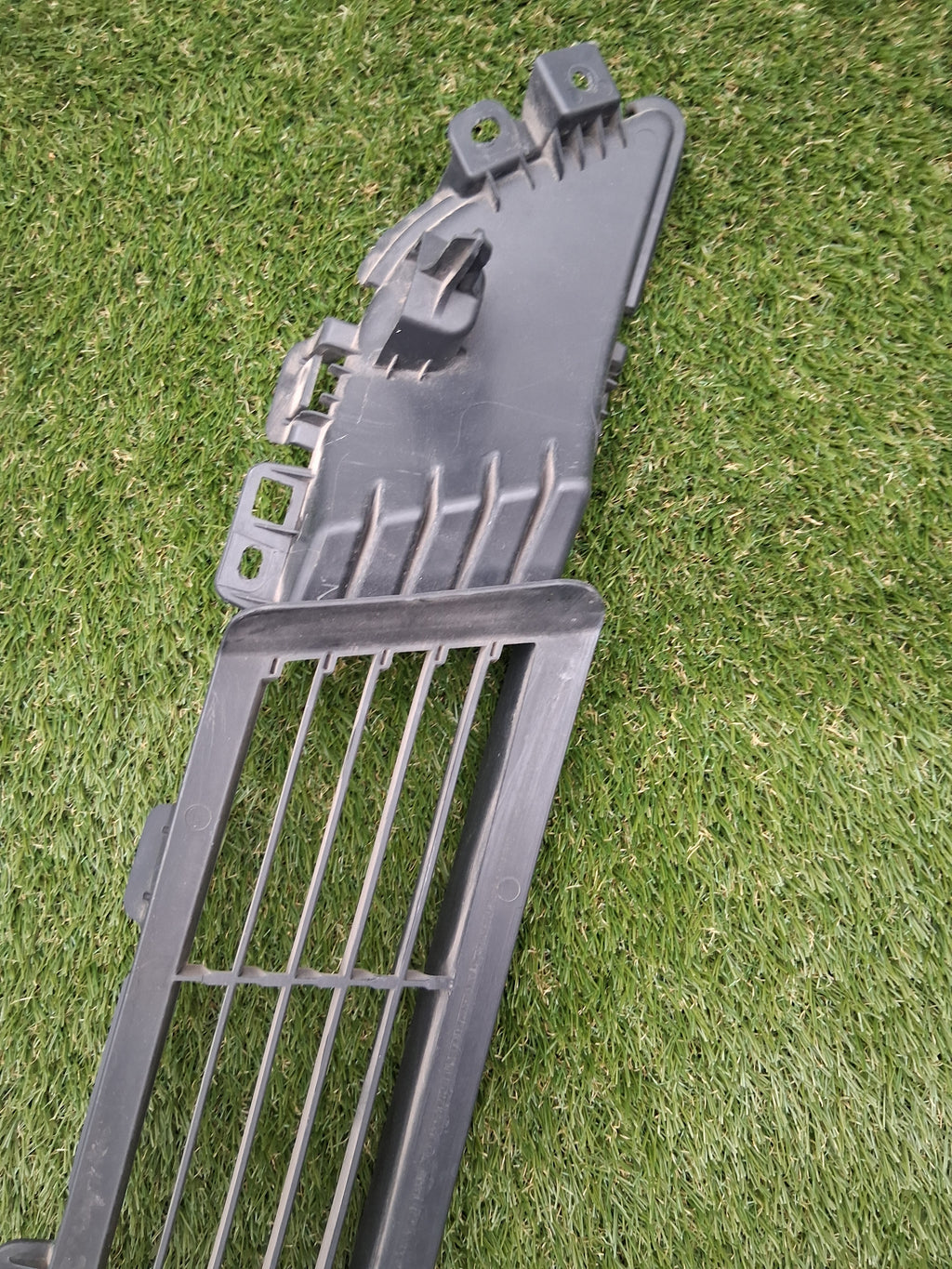 OEM 1537264-00-B 2022 Tesla Model Y Front Bumper Lower Grille