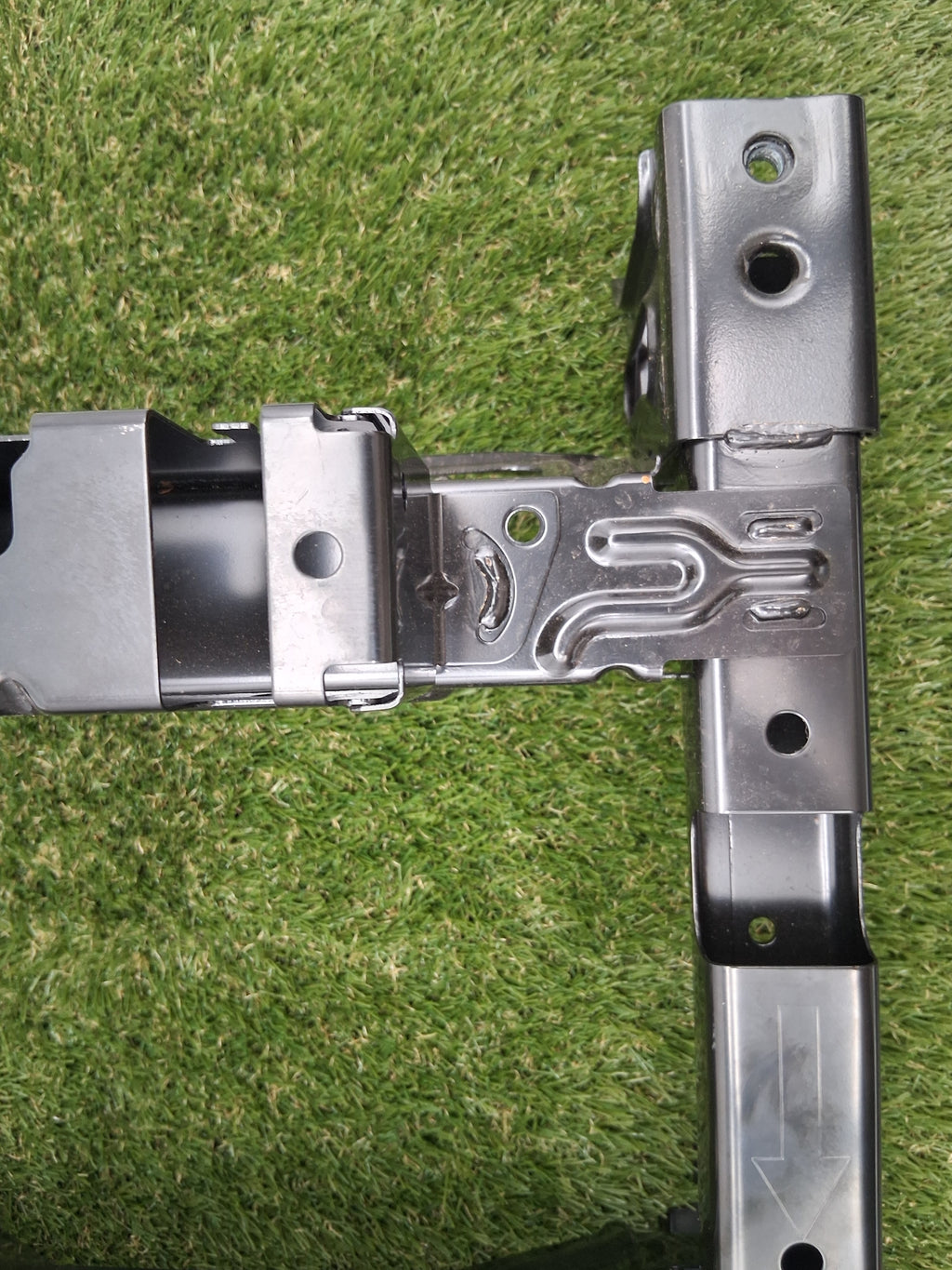 OEM 1507193-00-A 2022 Tesla Model Y Podium Bracket