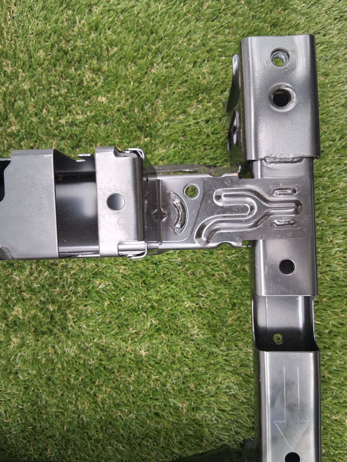 OEM 1507193-00-A 2022 Tesla Model Y Podium Bracket