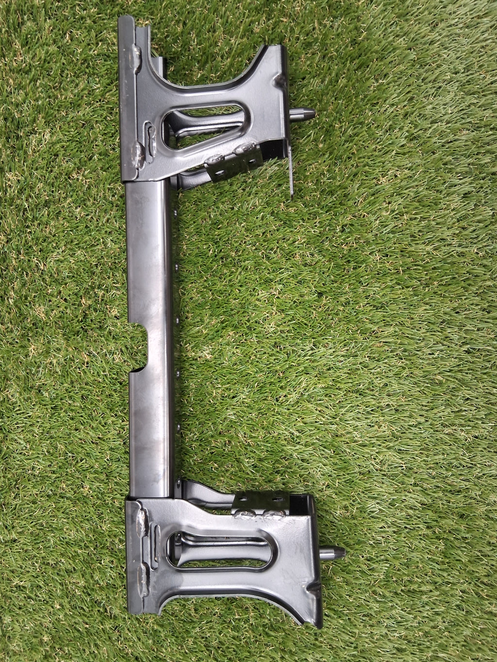 OEM 1490675-33-D 2022 Tesla Model Y Left Seat Holder Bracket
