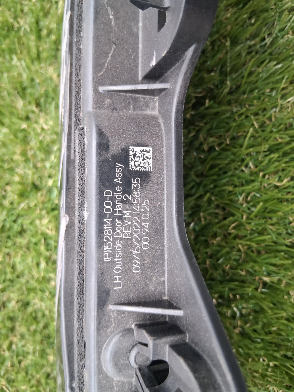OEM 1528114-00-D 2022 Tesla Model Y Left Door Handle