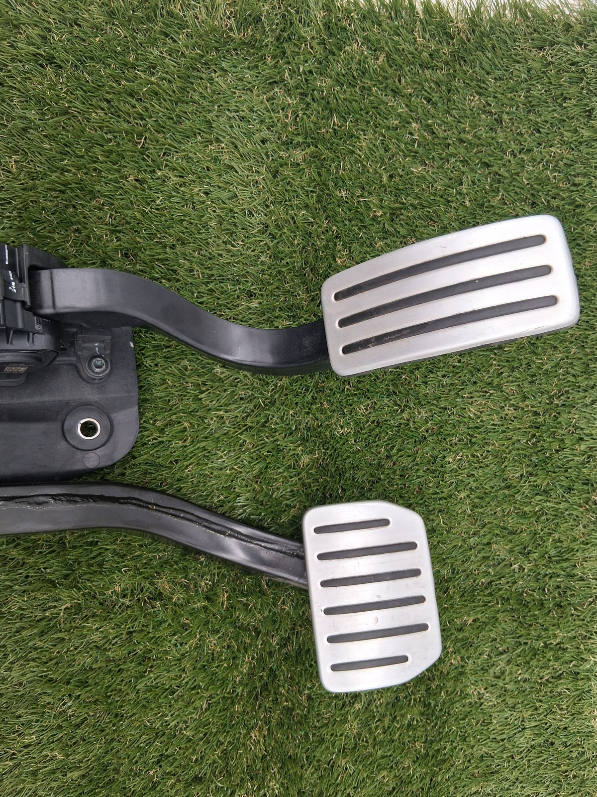 OEM 1188691-00-B 2022 Tesla Model Y Accelerator Brake and Gas Pedal Set