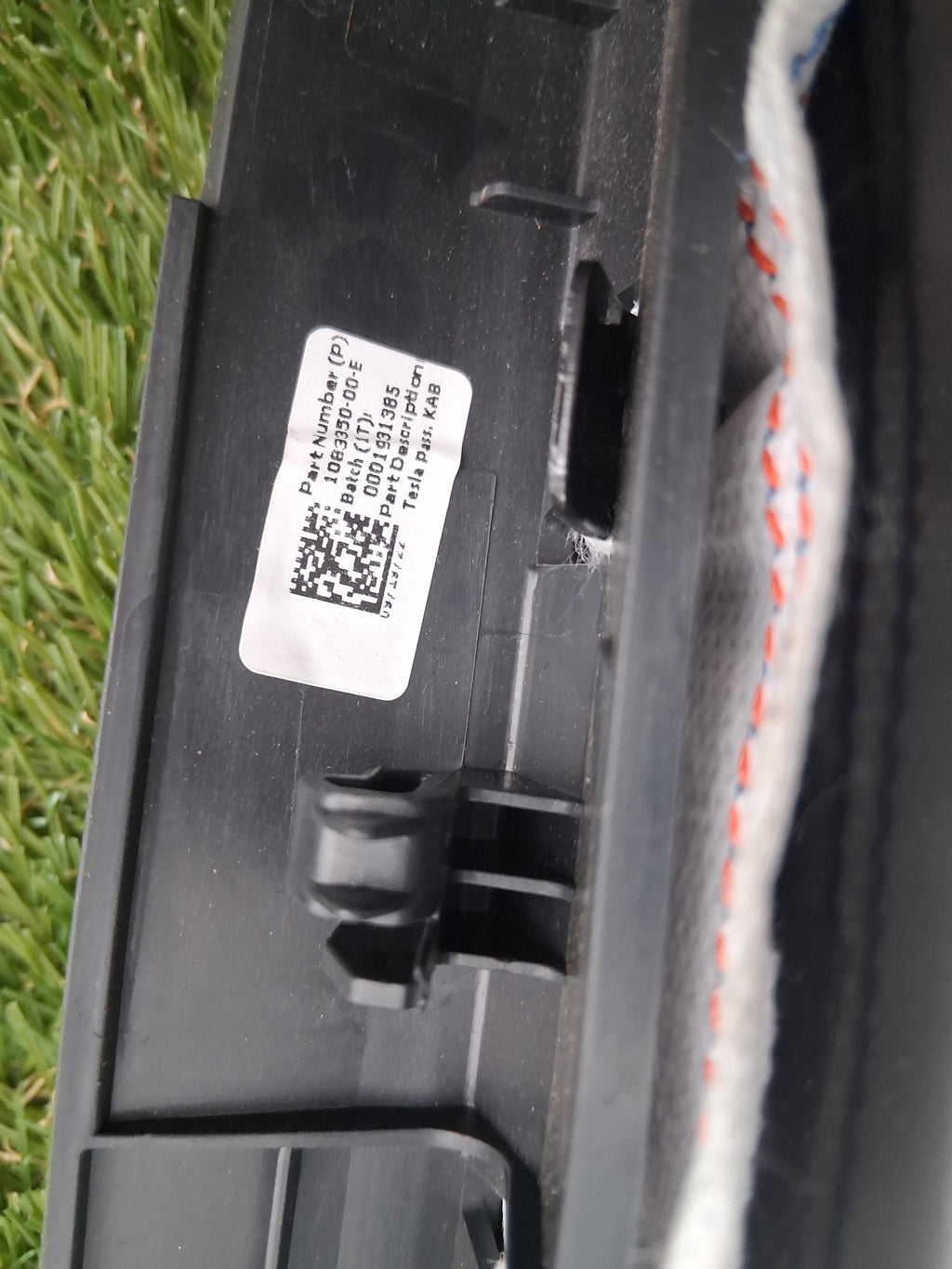 OEM 1494241-00-A 2022 Tesla Model Y Right Passenger B Pillar Applique