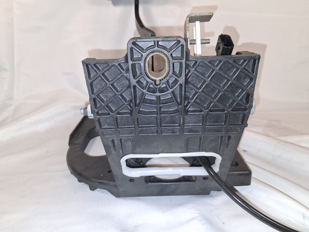 OEM# 0820505002 2019 Chevy Tahoe Premier Brake Stop Pedal Bracket