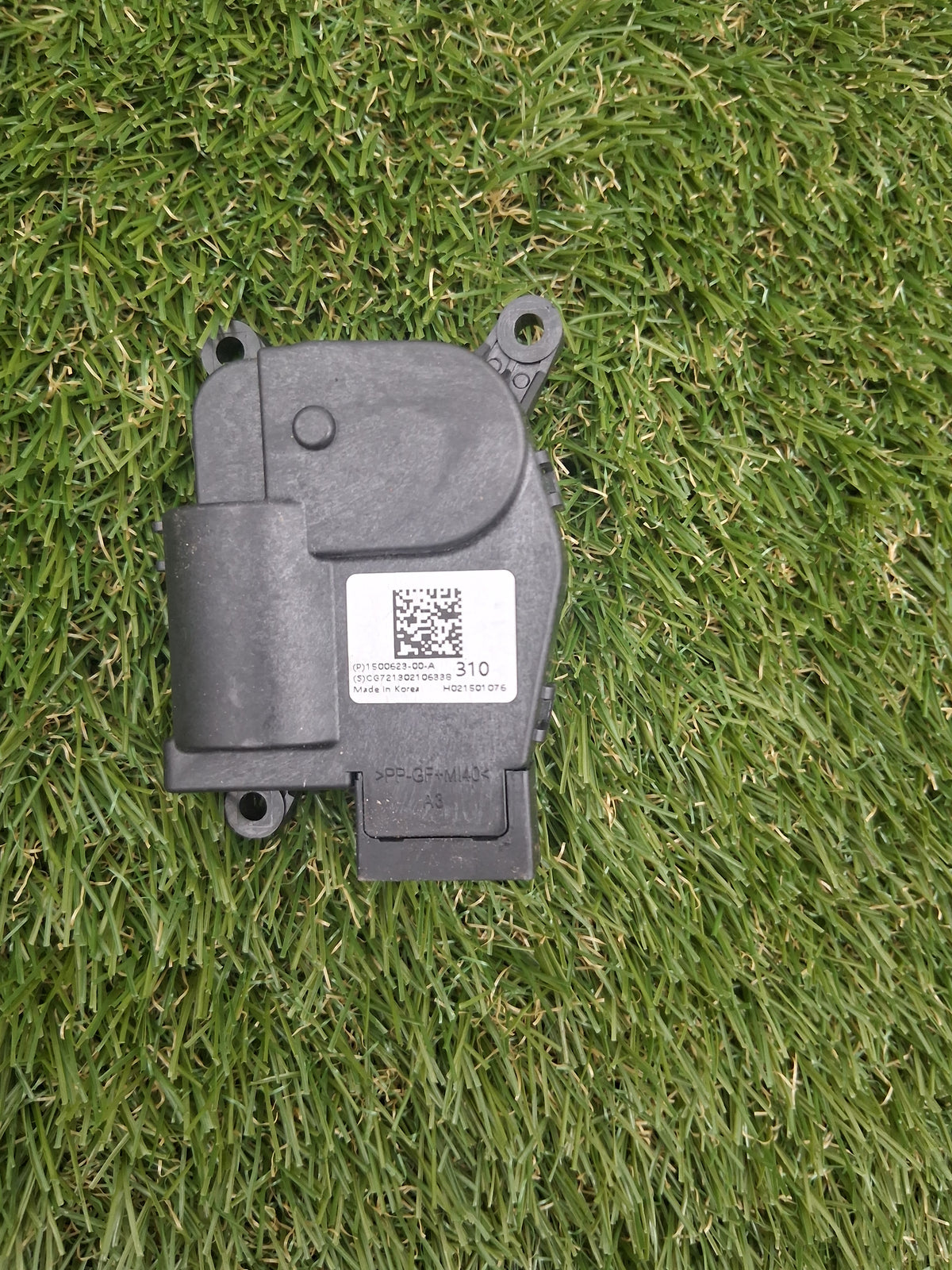 OEM 1500623-00-A 2022 Tesla Model Y Center Air Flap Motor Center Actuator