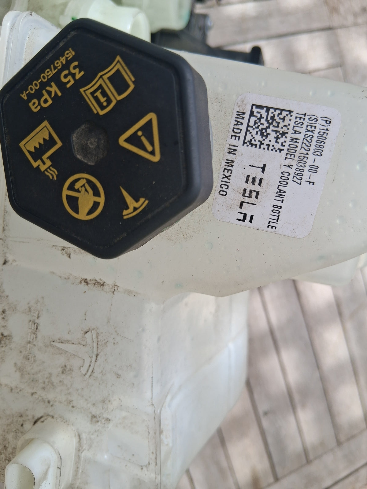OEM 1523007-00-F 2022 Tesla Model Y Coolant Bottle Pump Supermanifold Octovalve