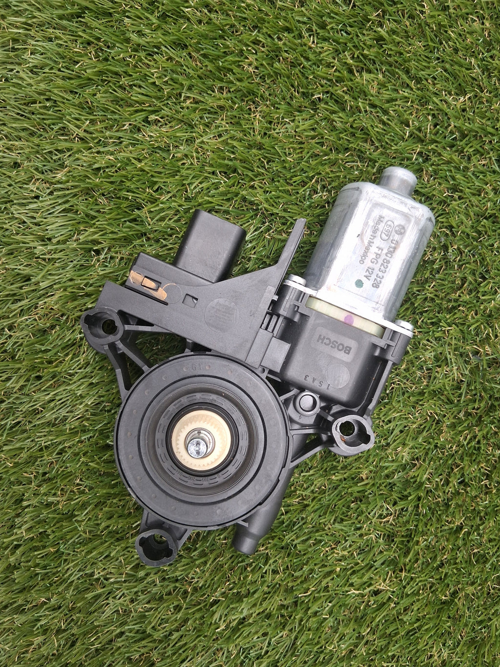 OEM 0130823328 2022 Tesla Model Y Rear Right Window Regulator Motor