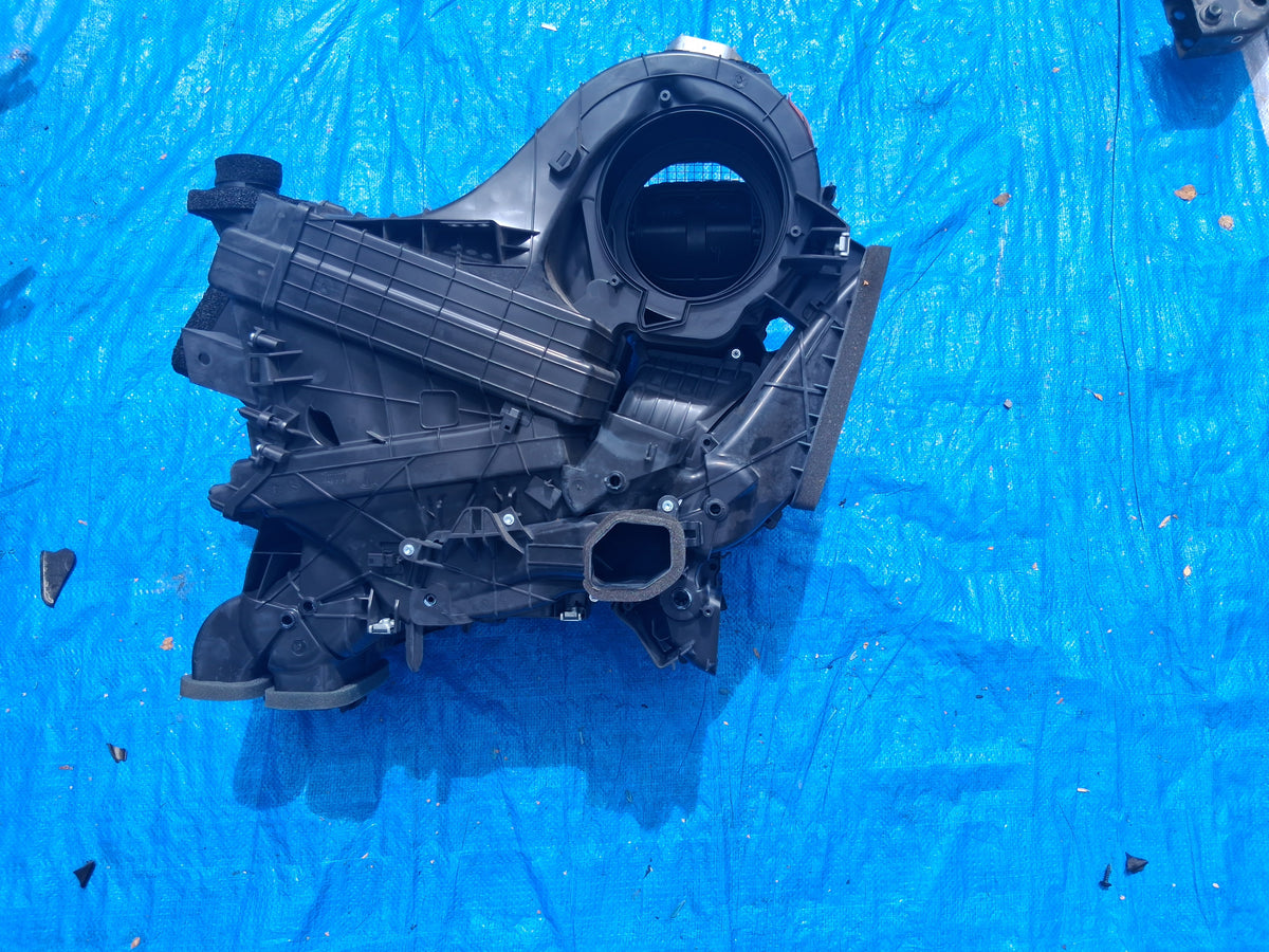 OEM 1494714-10-I 2022 Tesla Model Y HVAC A/C Air Heater Motor Housing Box
