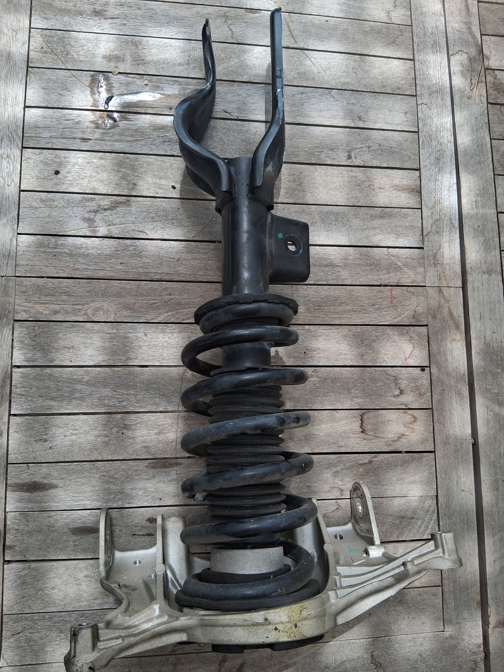OEM 1188371-00-F 2022 Tesla Model Y Front Left Side Shock Strut Absorber