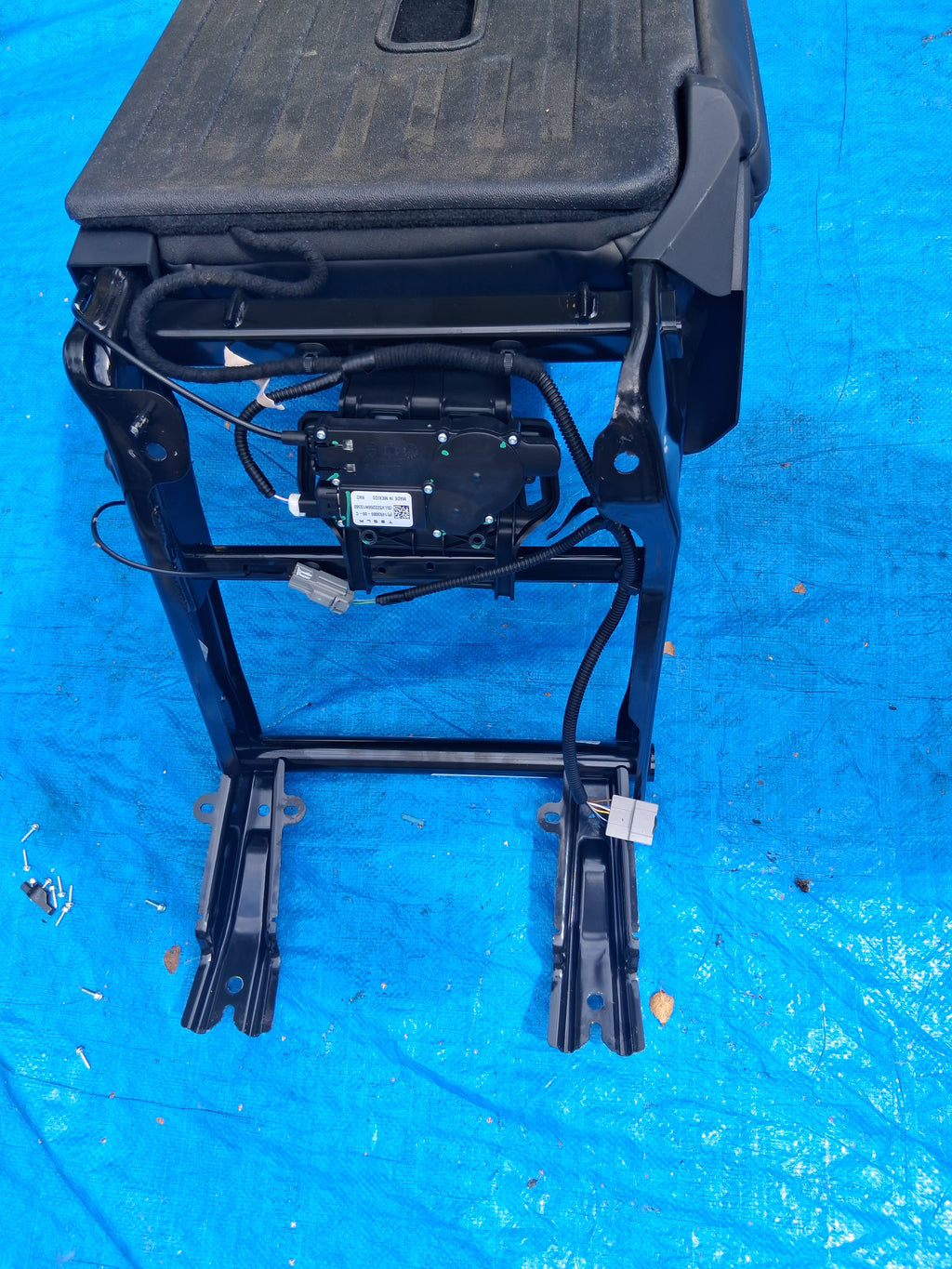 OEM 1493880-00-C 2022 Tesla Model Y Rear Right Upper Seat Cushion w Actuator
