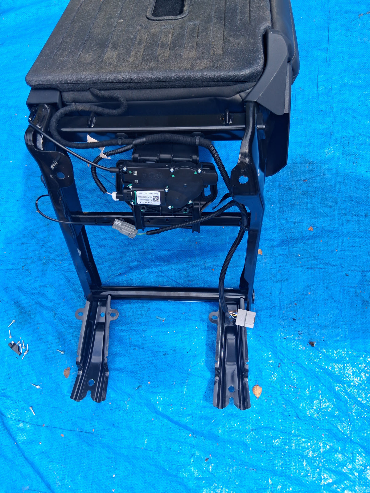 OEM 1493880-00-C 2022 Tesla Model Y Rear Right Upper Seat Cushion w Actuator