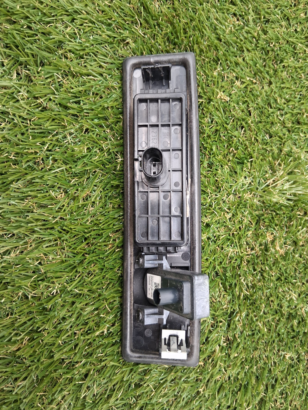 OEM 1095949-00-E 2022 Tesla Model Y Camera Rear Trunk Release Handle