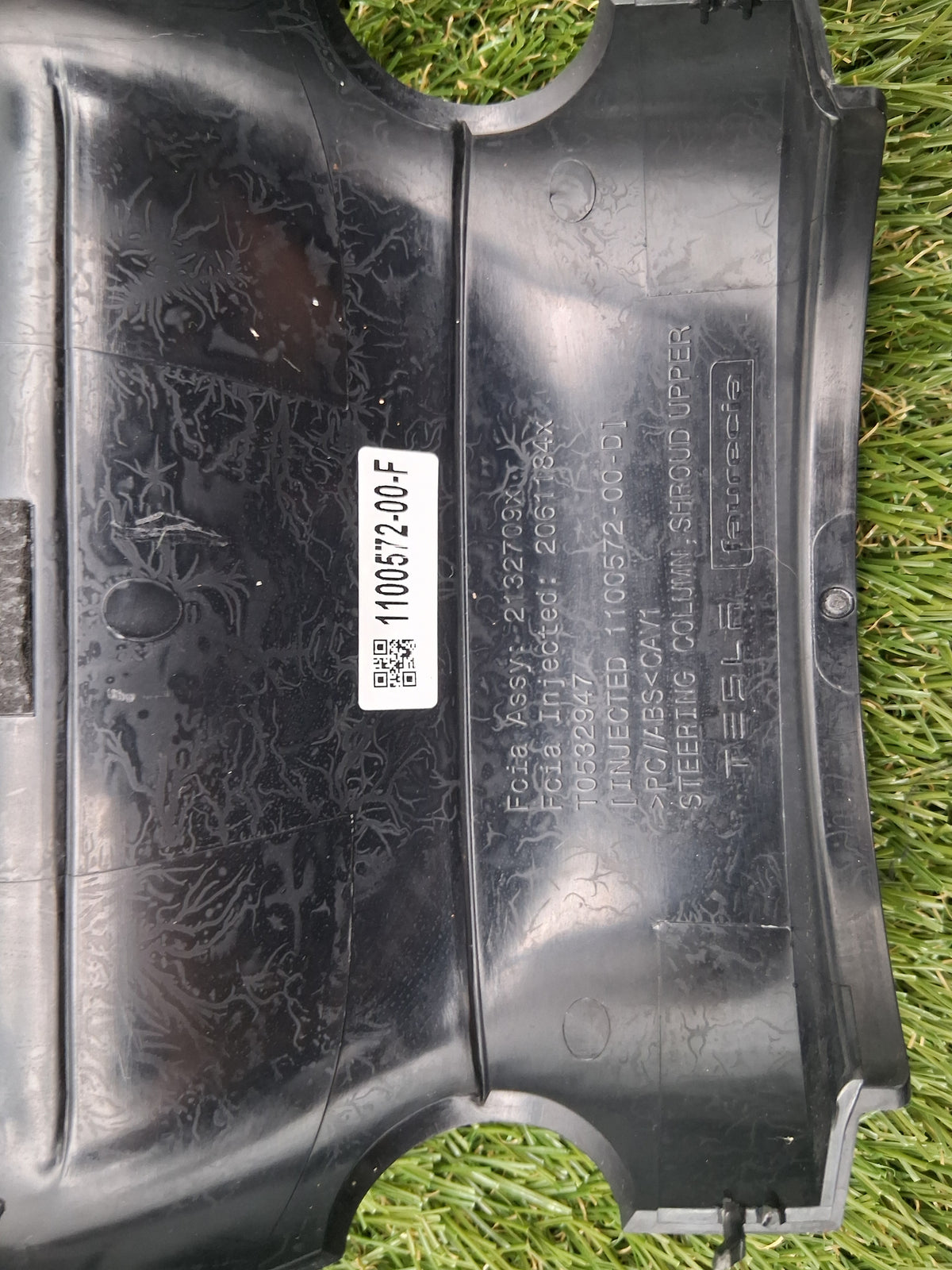 OEM 1100572-00-D 2022 Tesla Model Y Upper and Lower Trim Wheel Column