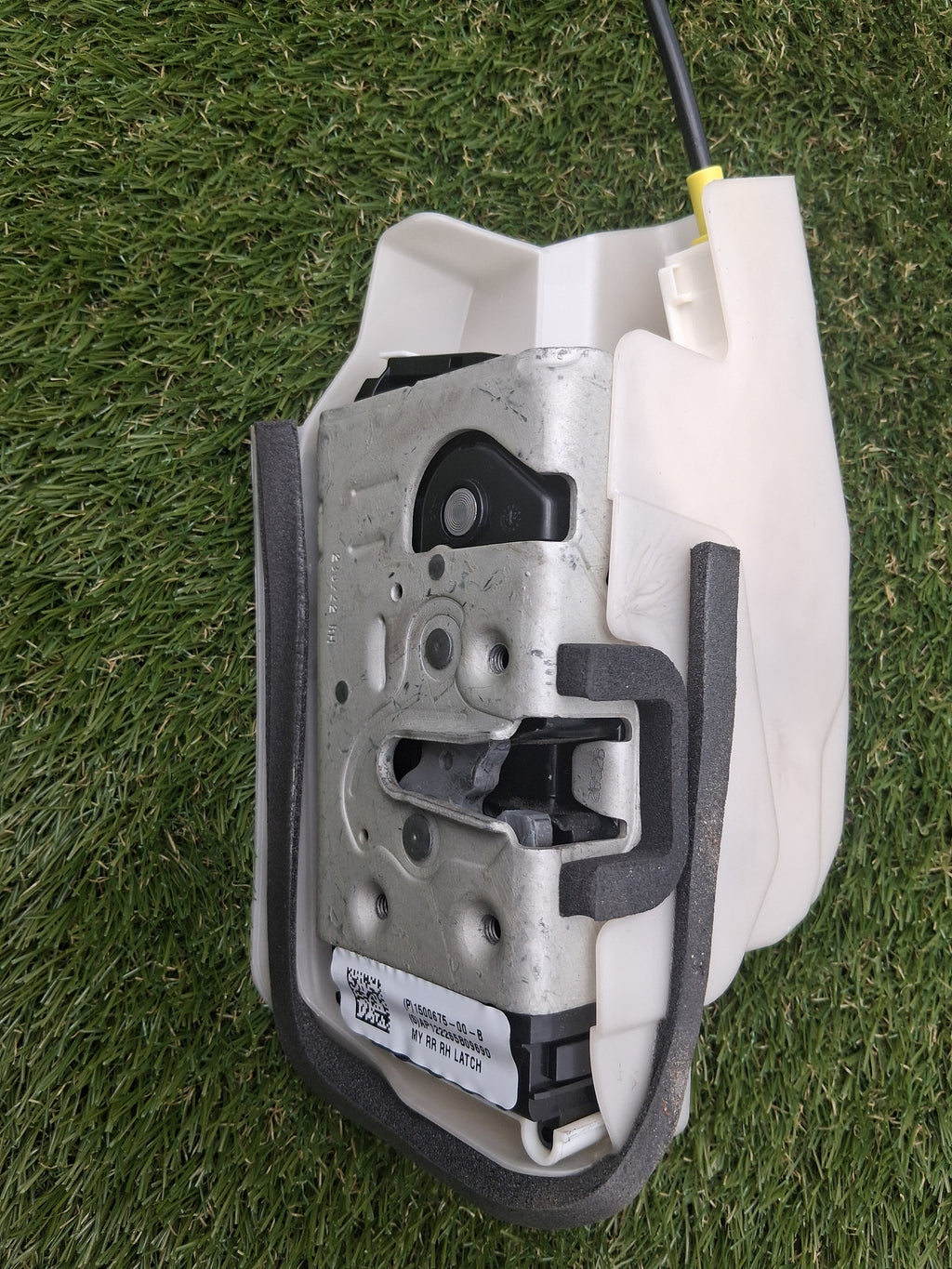 OEM 1500675-00-B 2022 Tesla Model Y Right Side Door Lock Latch Actuator