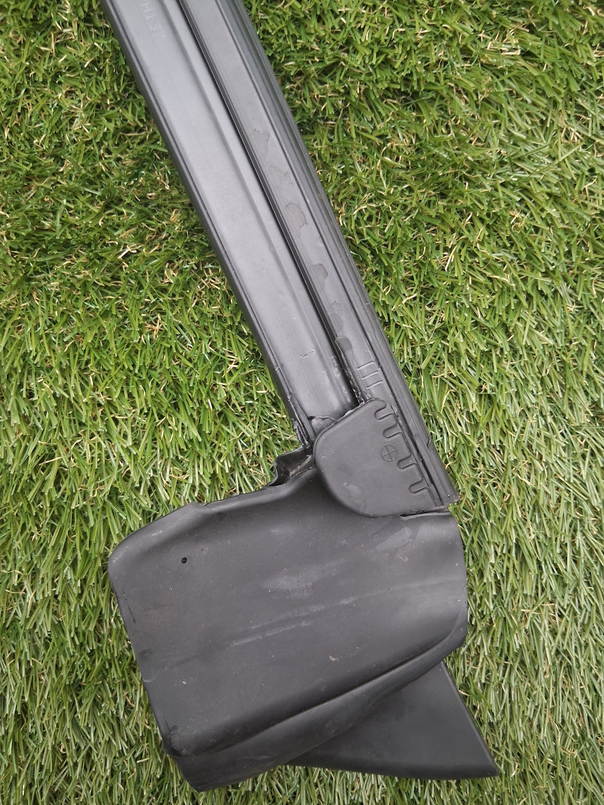 OEM 1500063-00-D 2022 Tesla Model Y Right Door Window Inner Seal Weatherstrip