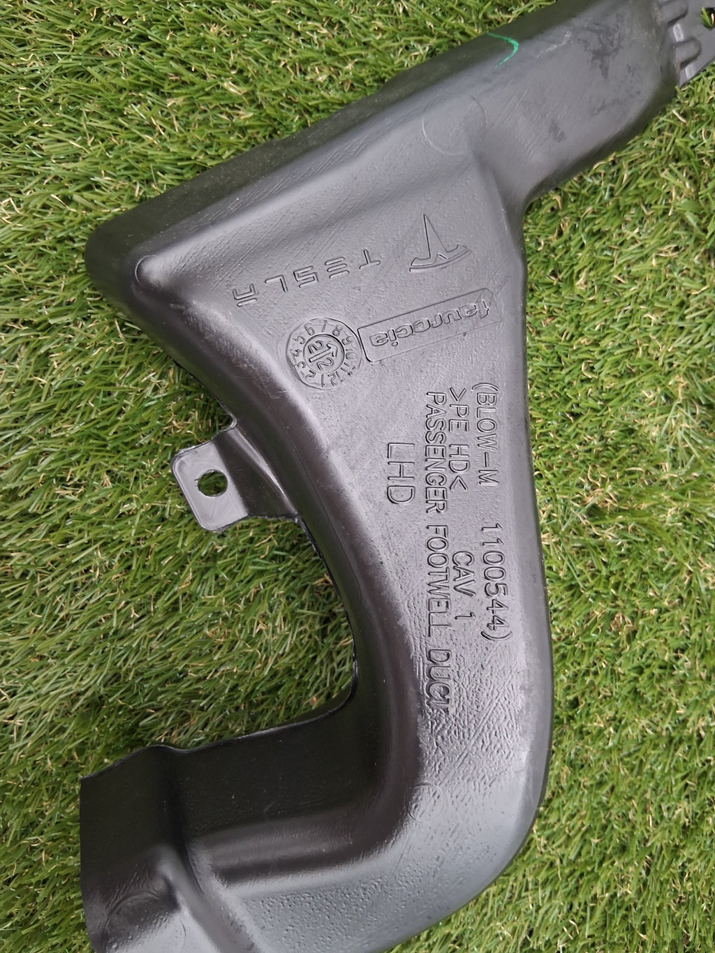 OEM 1769128-00-B 2022 Tesla Model Y Right Footwell Air Duct