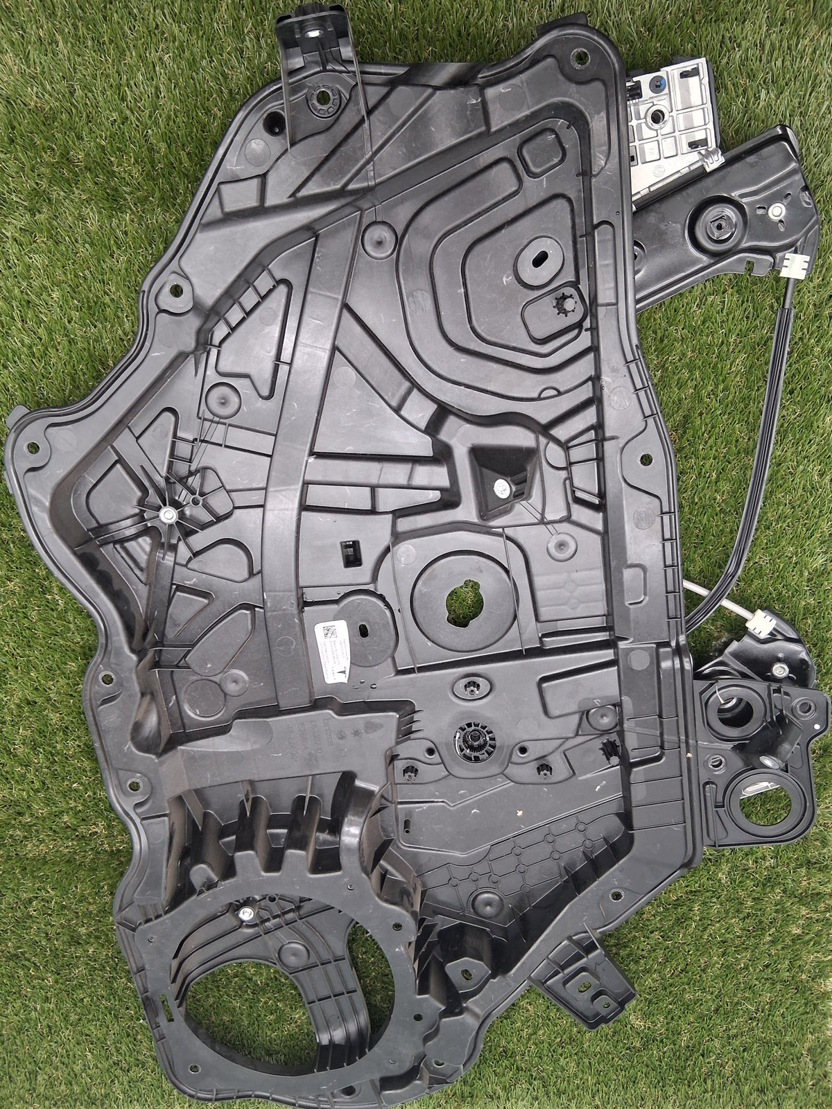 OEM 1495510-00-G 2022 Tesla Model Y Left Window Motor Regulator