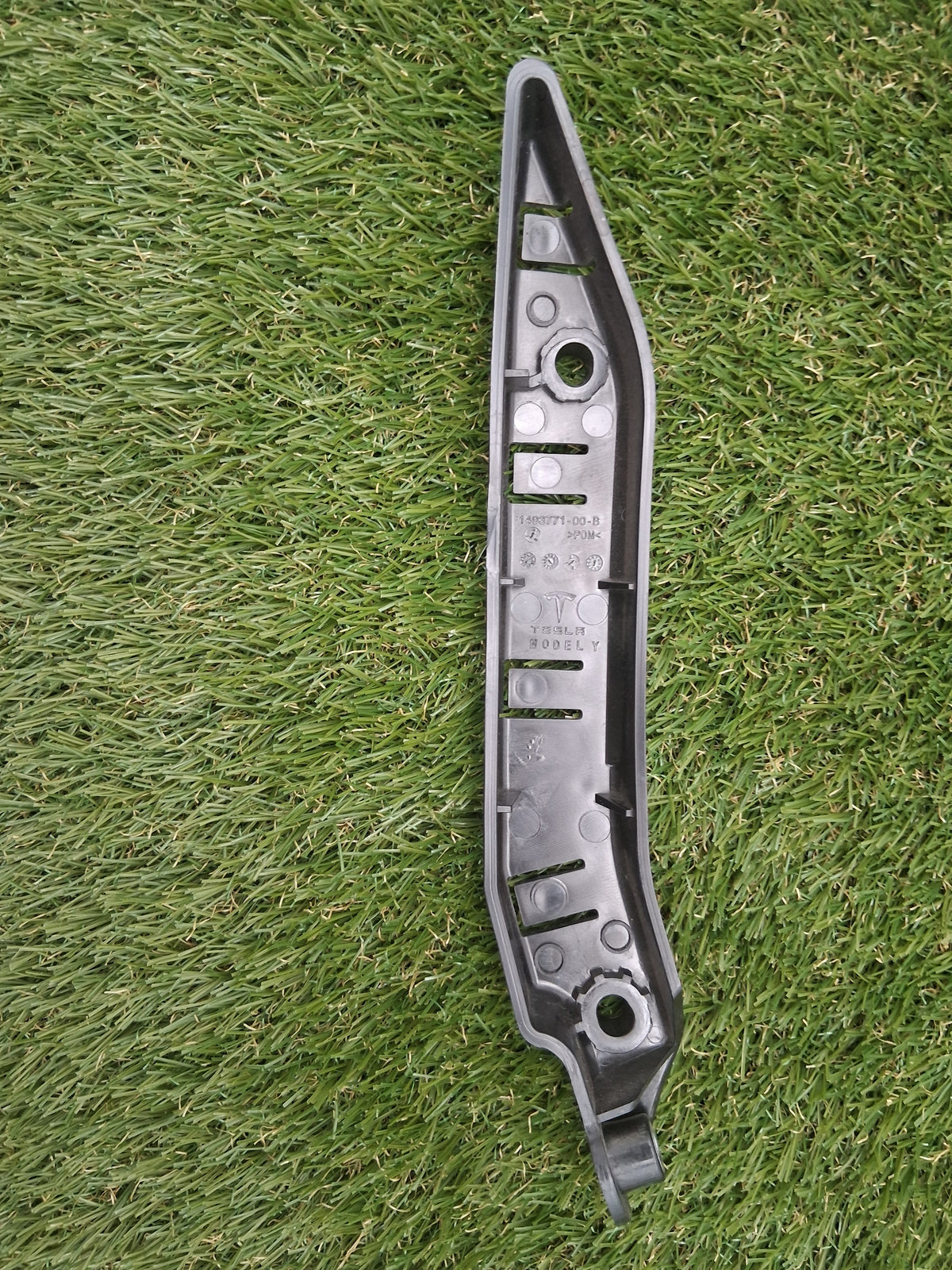 OEM 1493771-00-B 2022 Tesla Model Y Right Fender Bumper Bracket