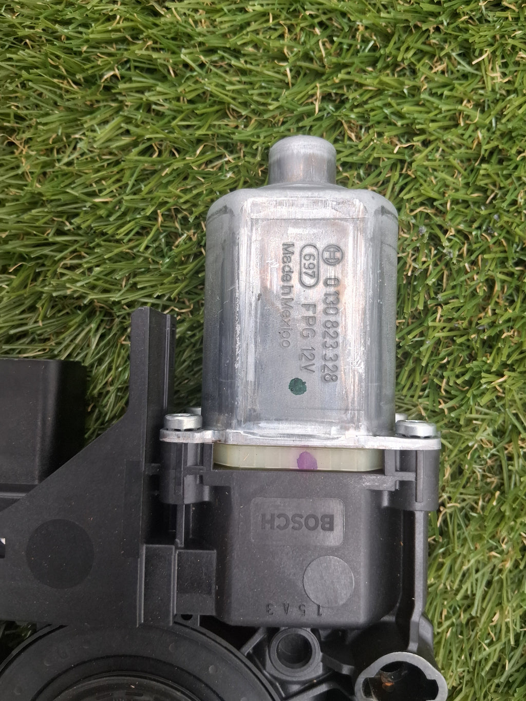 OEM 0130823328 2022 Tesla Model Y Rear Right Window Regulator Motor