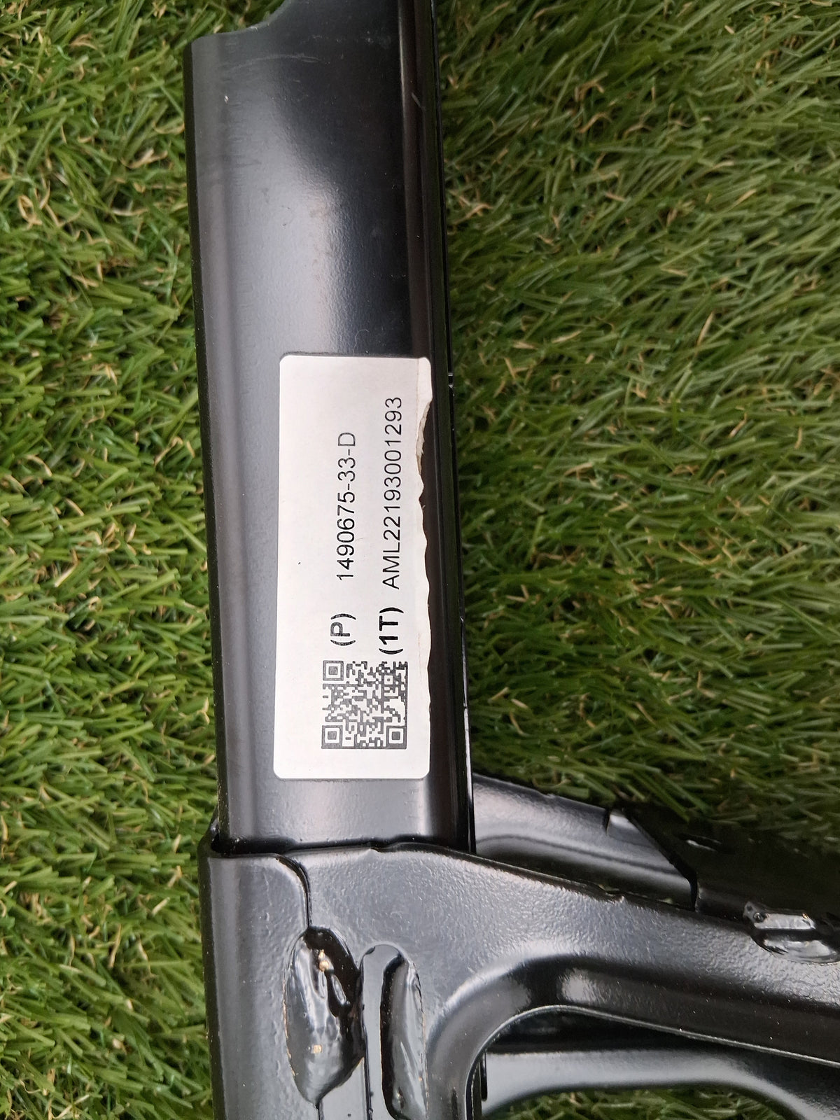 OEM 1490675-33-D 2022 Tesla Model Y Left Seat Holder Bracket