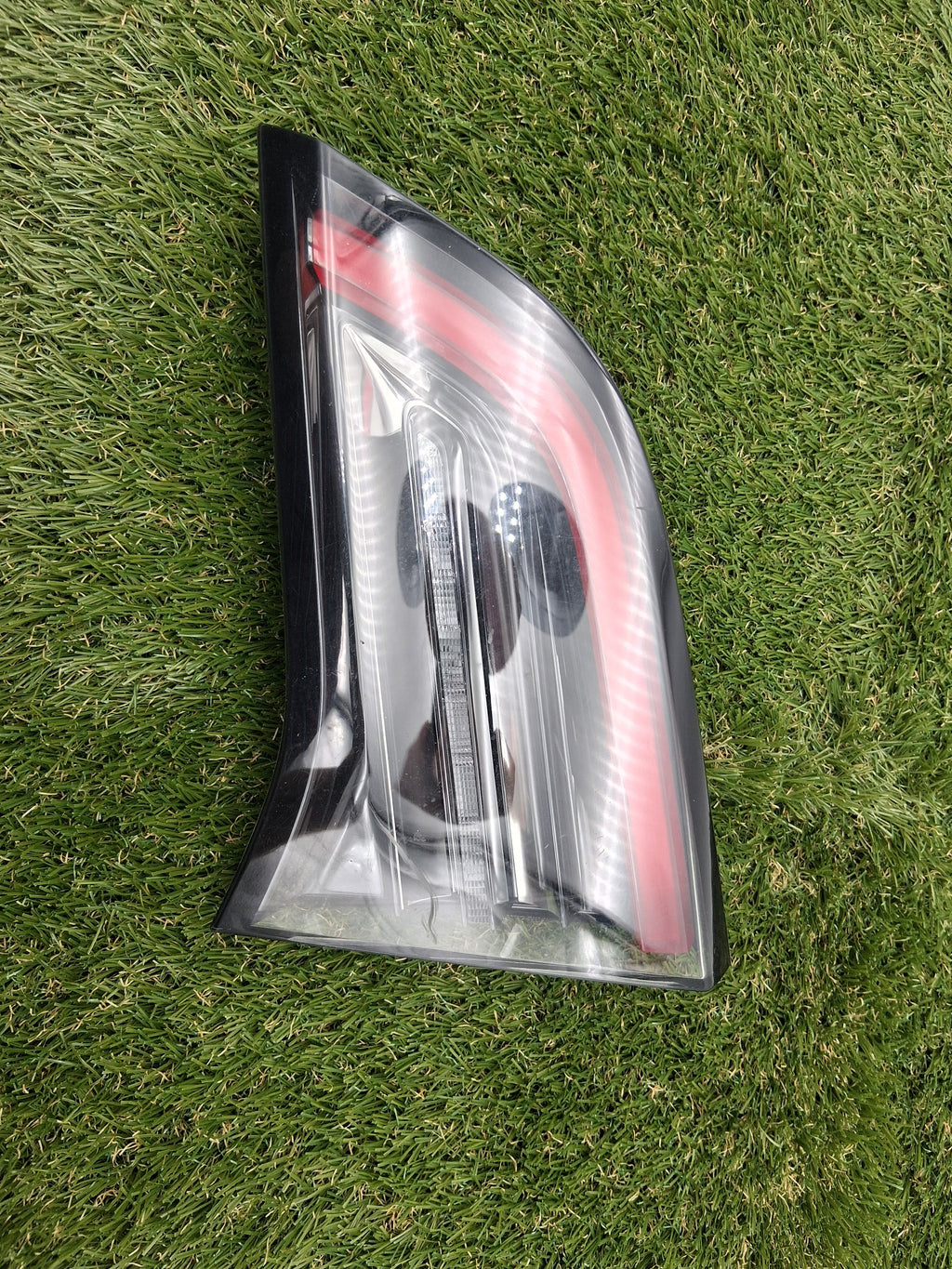 OEM 1502089-00-B 2022 Tesla Model Y Right Inner Tail Lamp