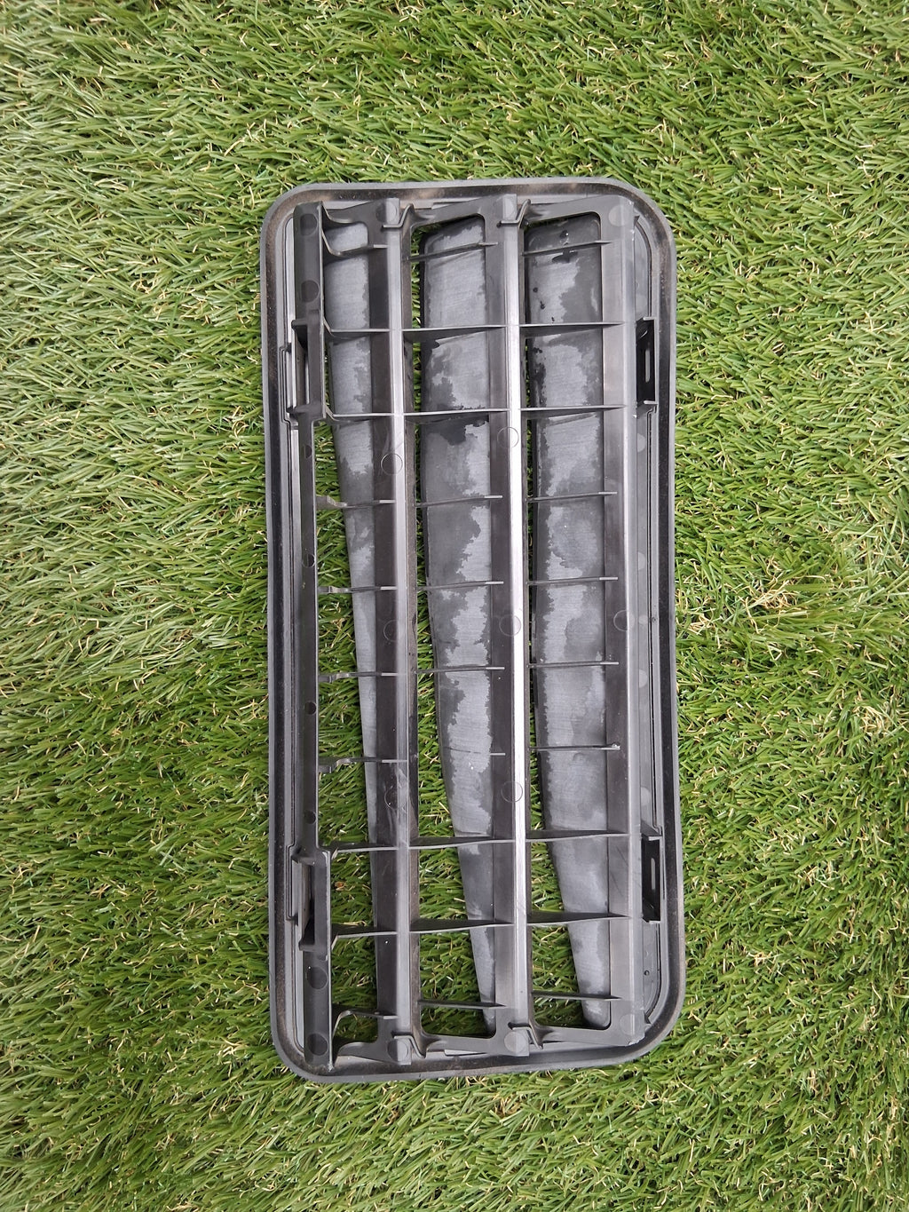 OEM 1098751-00-C 2022 Tesla Model Y Cabin Vent Grille Air Extractor