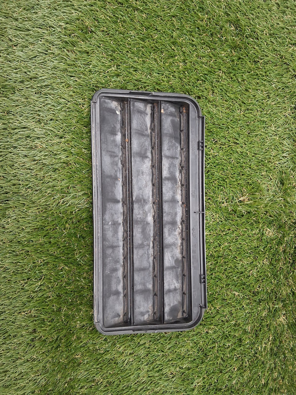 OEM 1098751-00-C 2022 Tesla Model Y Cabin Vent Grille Air Extractor