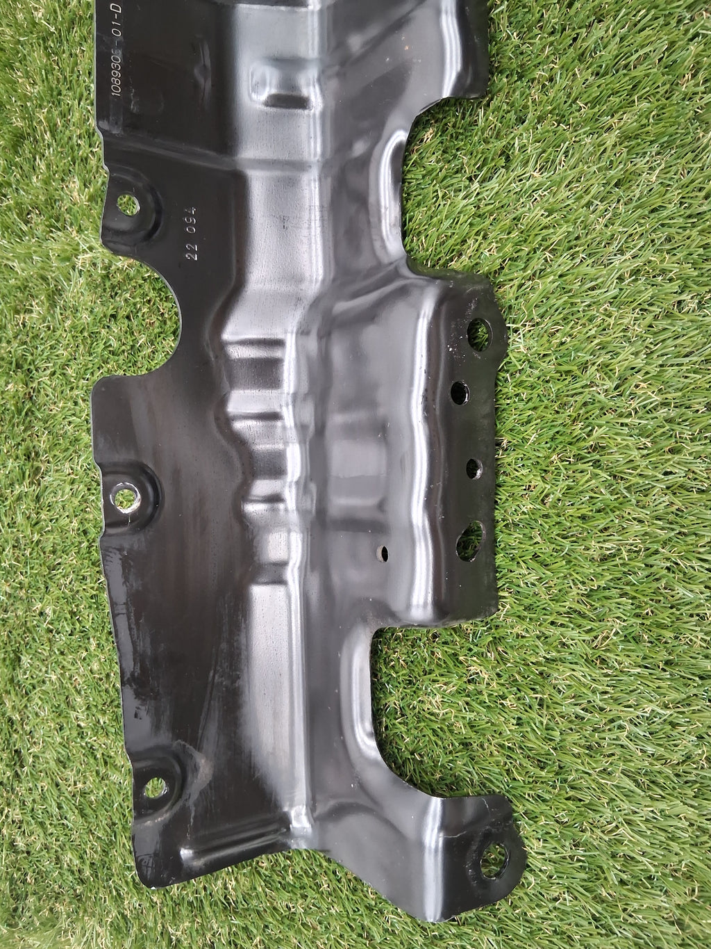 OEM 1089308-01-D 2022 Tesla Model Y Main Battery Mount Bracket Support