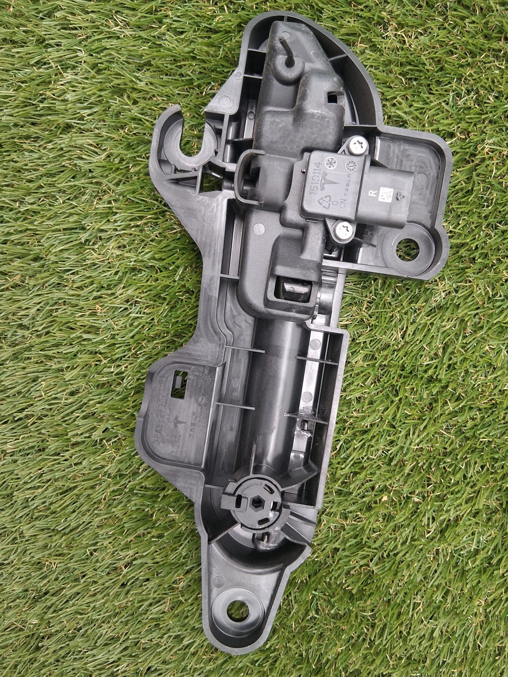OEM 1528115-00-D 2022 Tesla Model Y Door Handle Rear Right