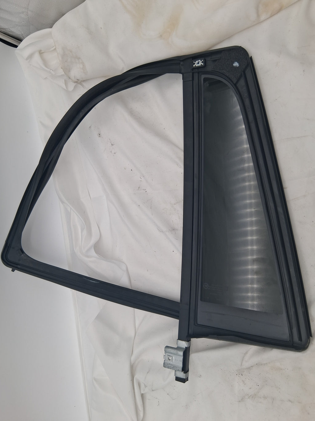 OEM# 43R-000074 DV12471YPY 2019 Chevy Tahoe Premier Vent Glass Fit
