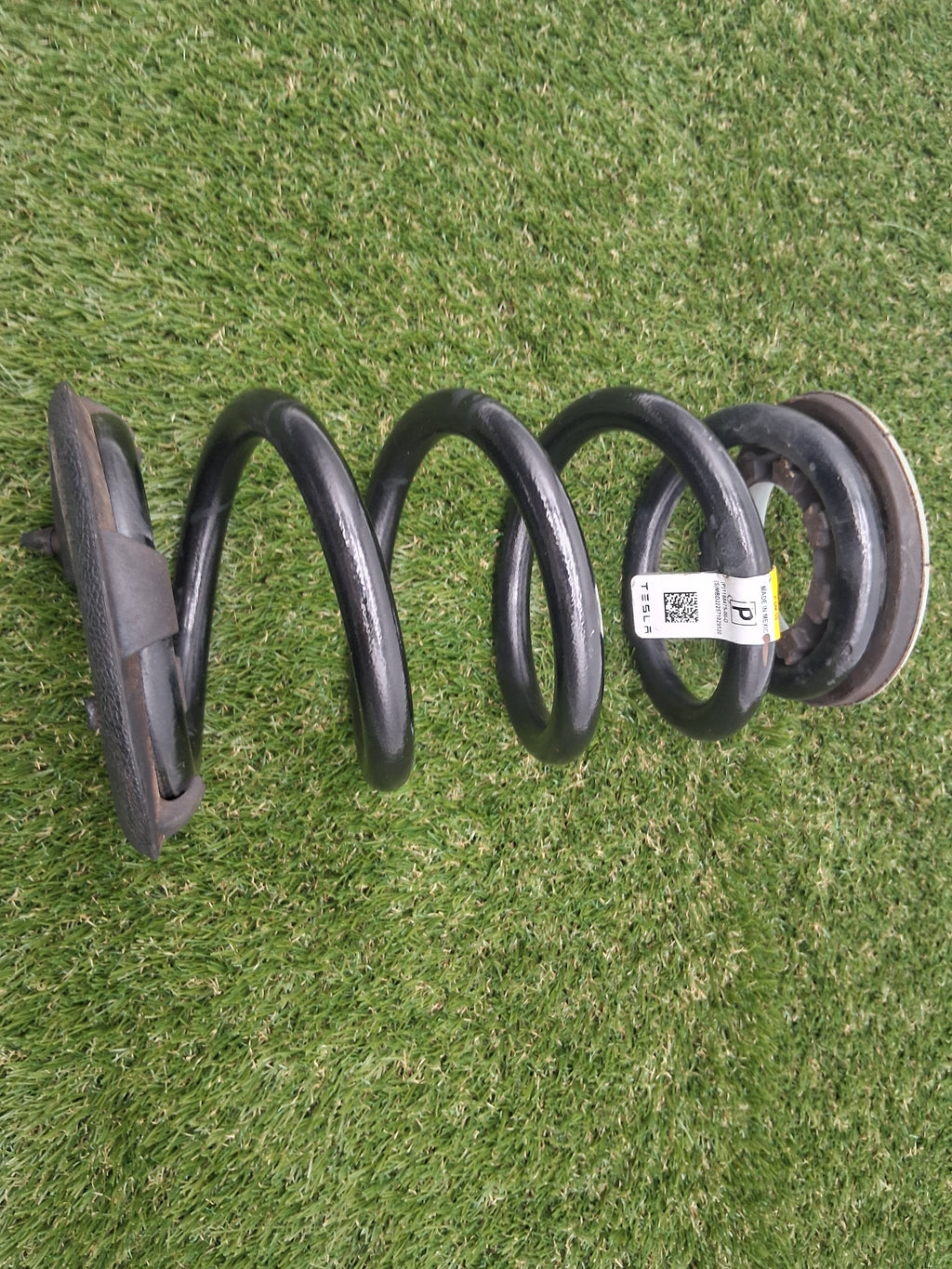 OEM 1537264-00-B 2022 Tesla Model Y Rear Absorber Coil Spring