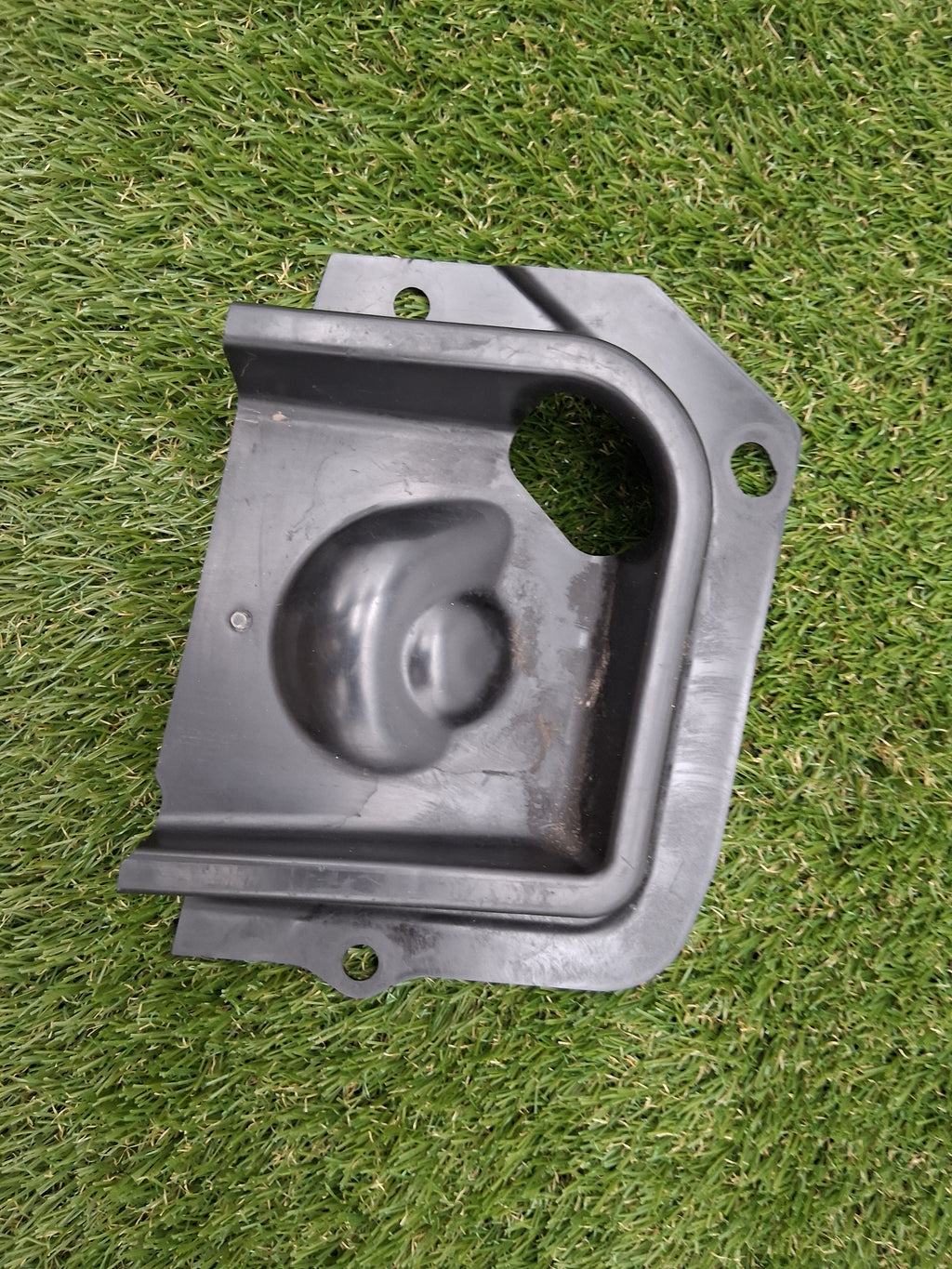 OEM 1537264-00-B 2022 Tesla Model Y Left Shock Strut Cap Cover