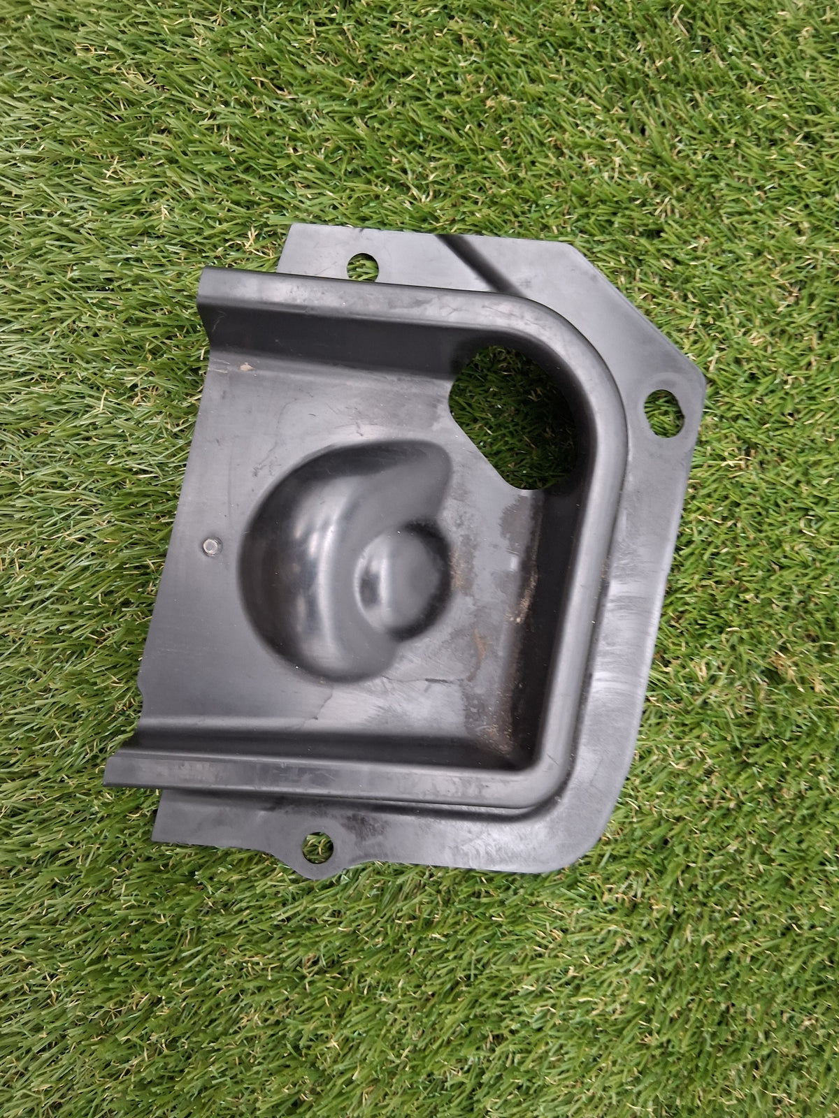 OEM 1537264-00-B 2022 Tesla Model Y Left Shock Strut Cap Cover
