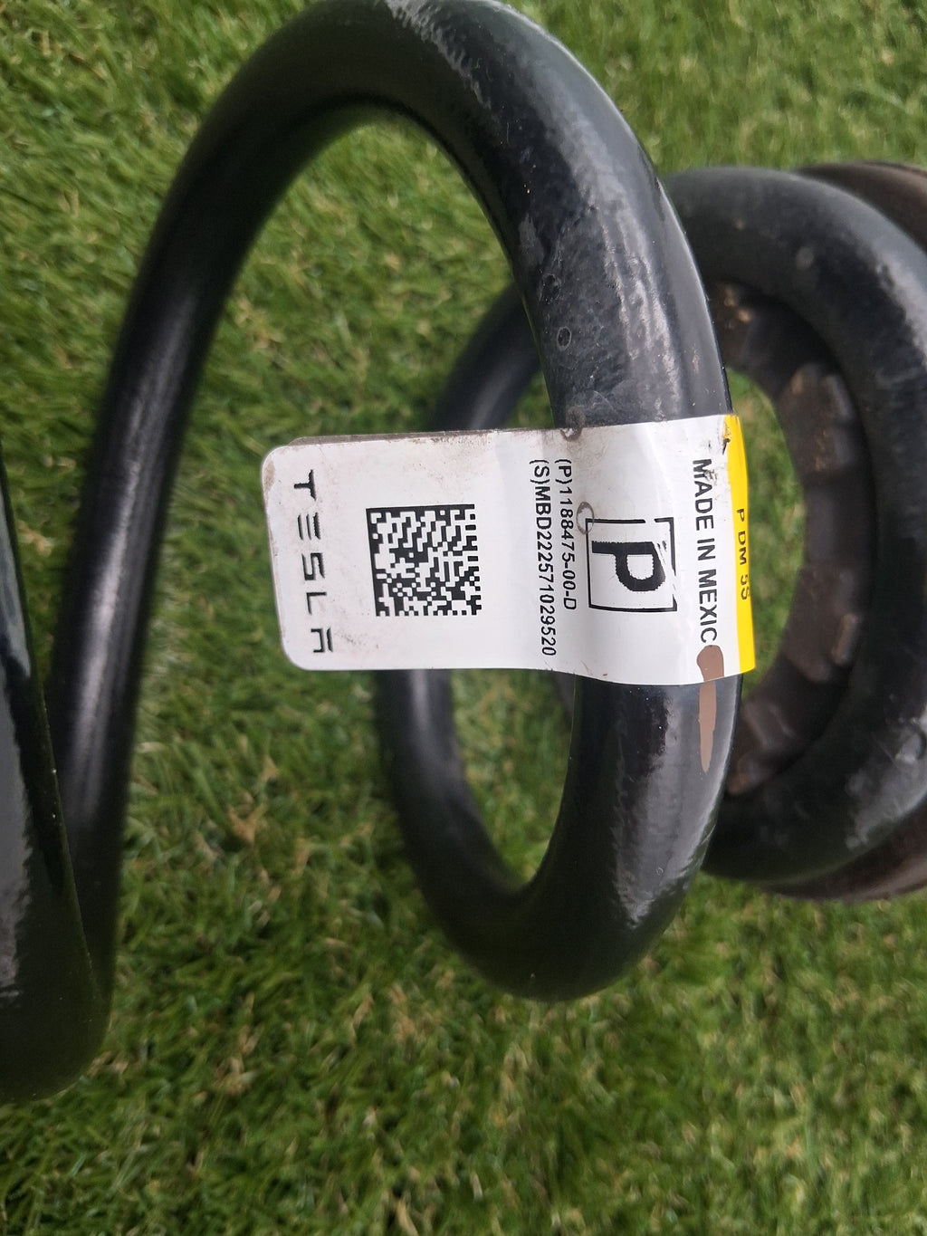 OEM 1537264-00-B 2022 Tesla Model Y Rear Absorber Coil Spring
