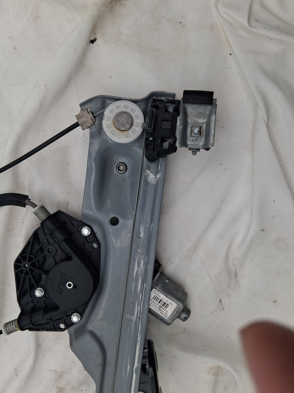OEM# CM093450 2019 Chevy Tahoe Premier Front Passenger Side Motor Regulator