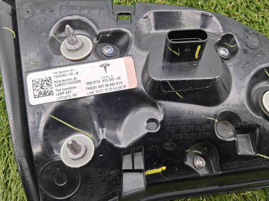 OEM 1502089-00-B 2022 Tesla Model Y Right Inner Tail Lamp